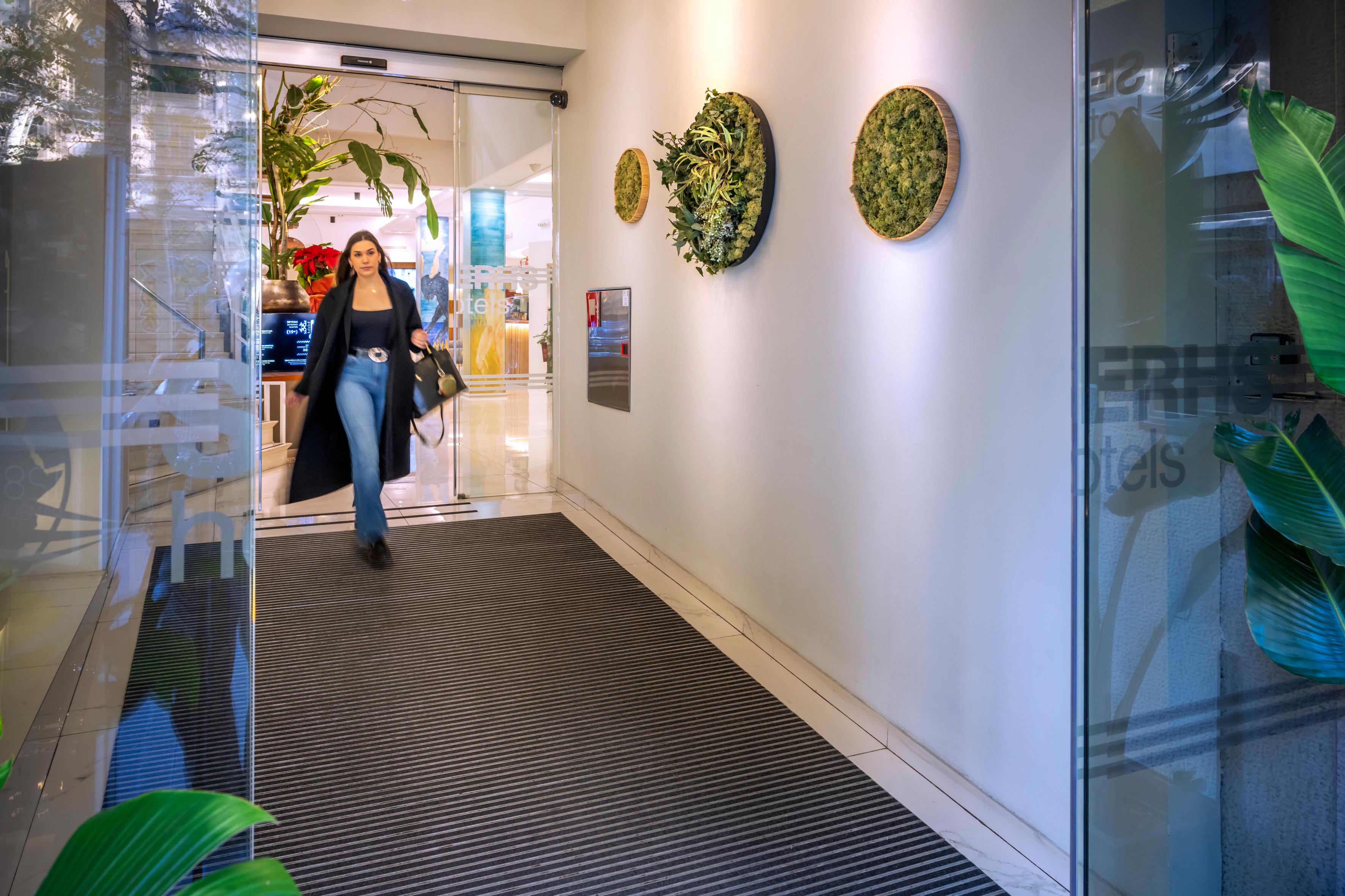 Vista Exterior Hotel SERHS Rivoli Rambla