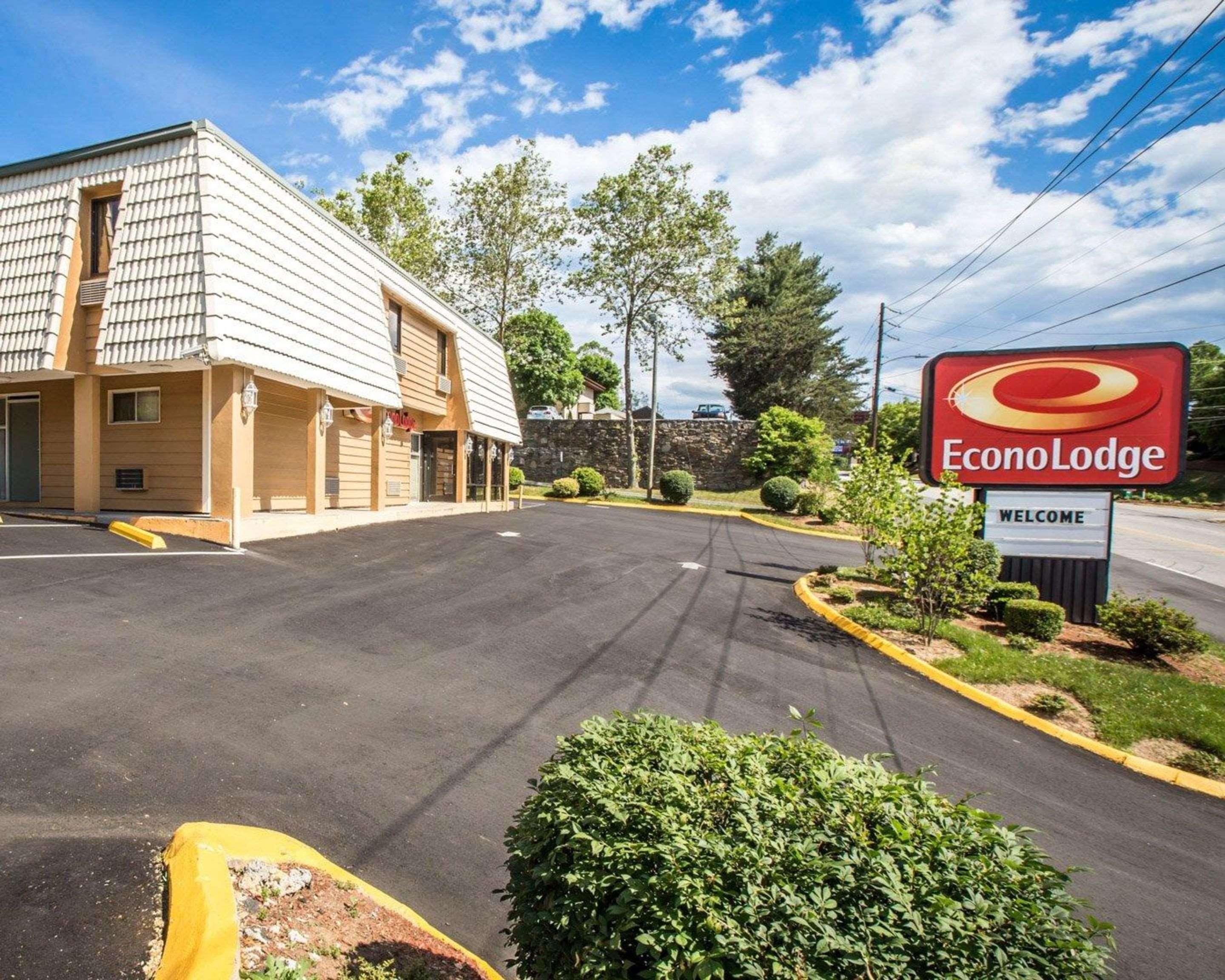 Vista Exterior Econo Lodge Biltmore
