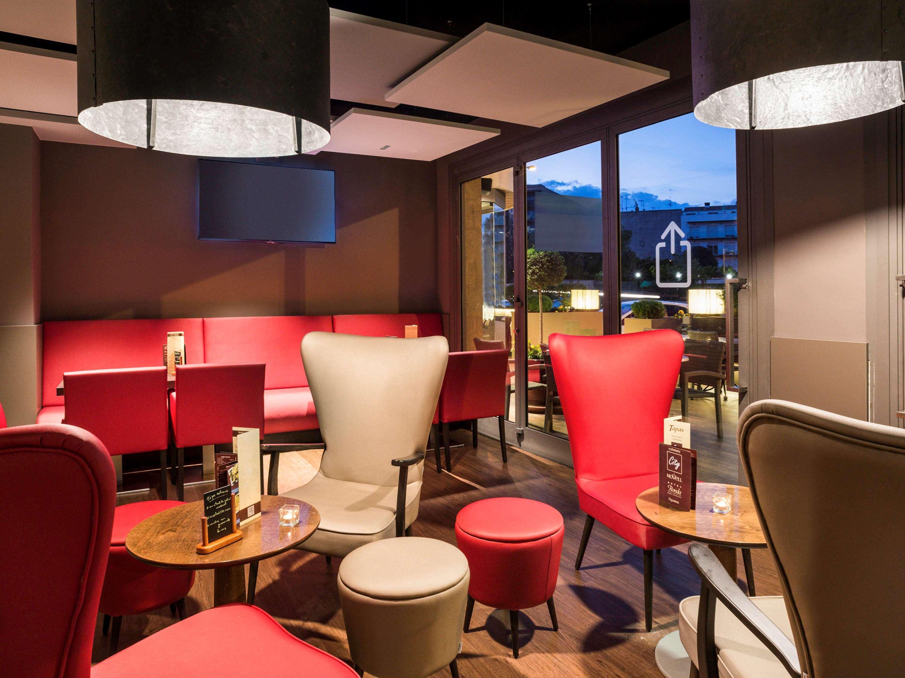 Bar/Salón Ibis Styles Figueres Ronda