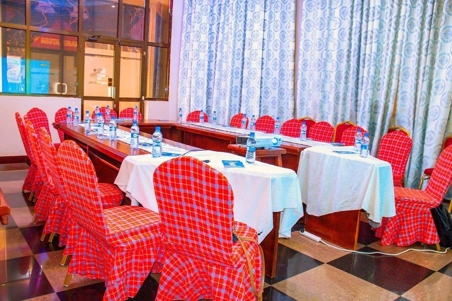 Sala de Reuniones Lenny Hotel Ltd.