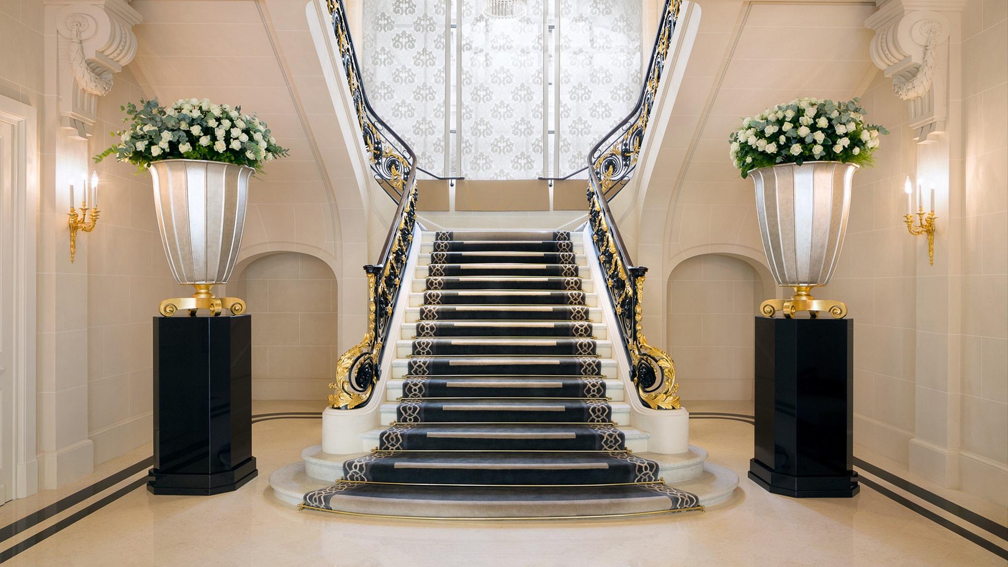 Vista Lobby The Peninsula Paris