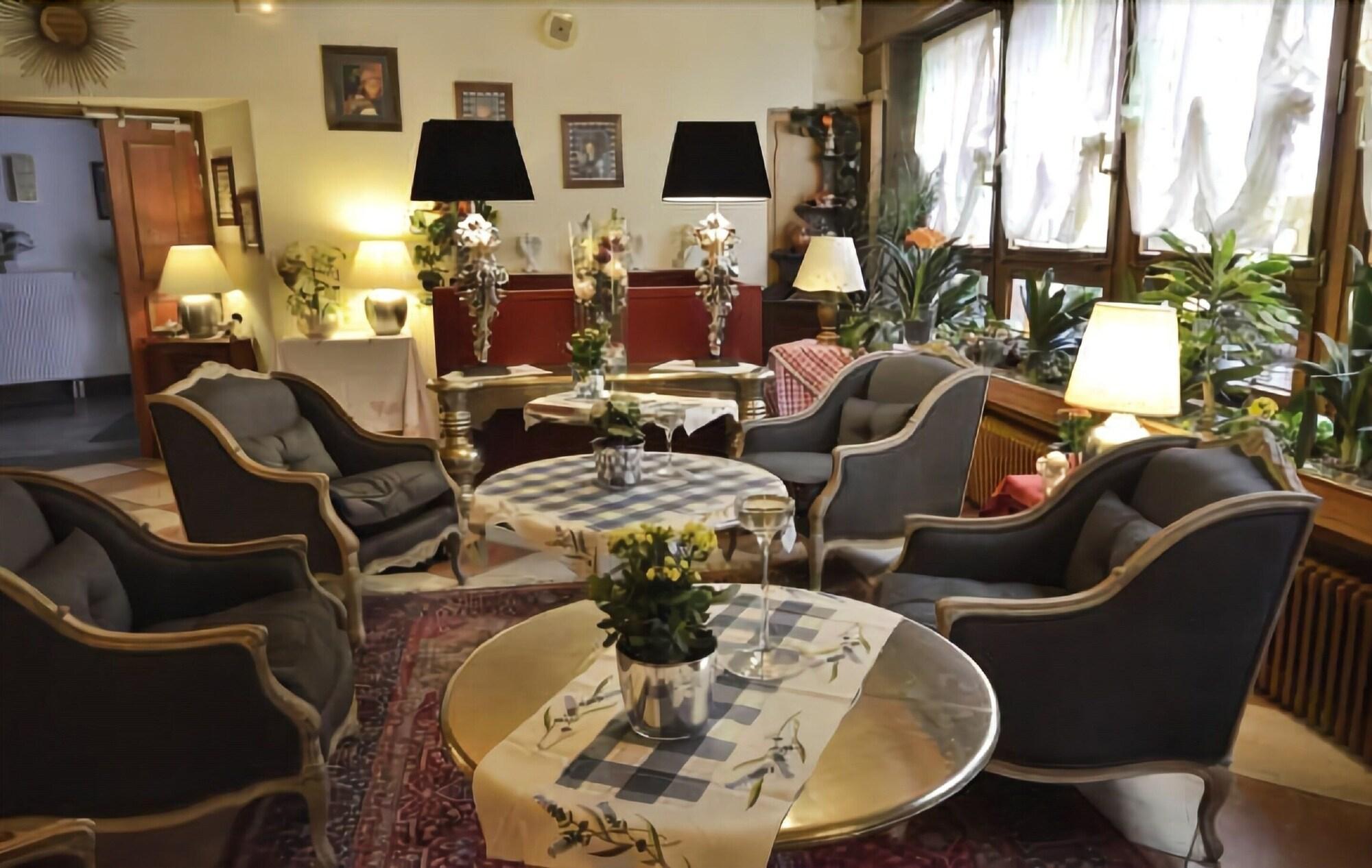 Varios Hôtel Chez Jean