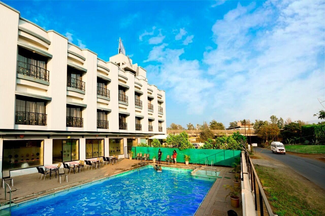 Varios Hotel Aristro