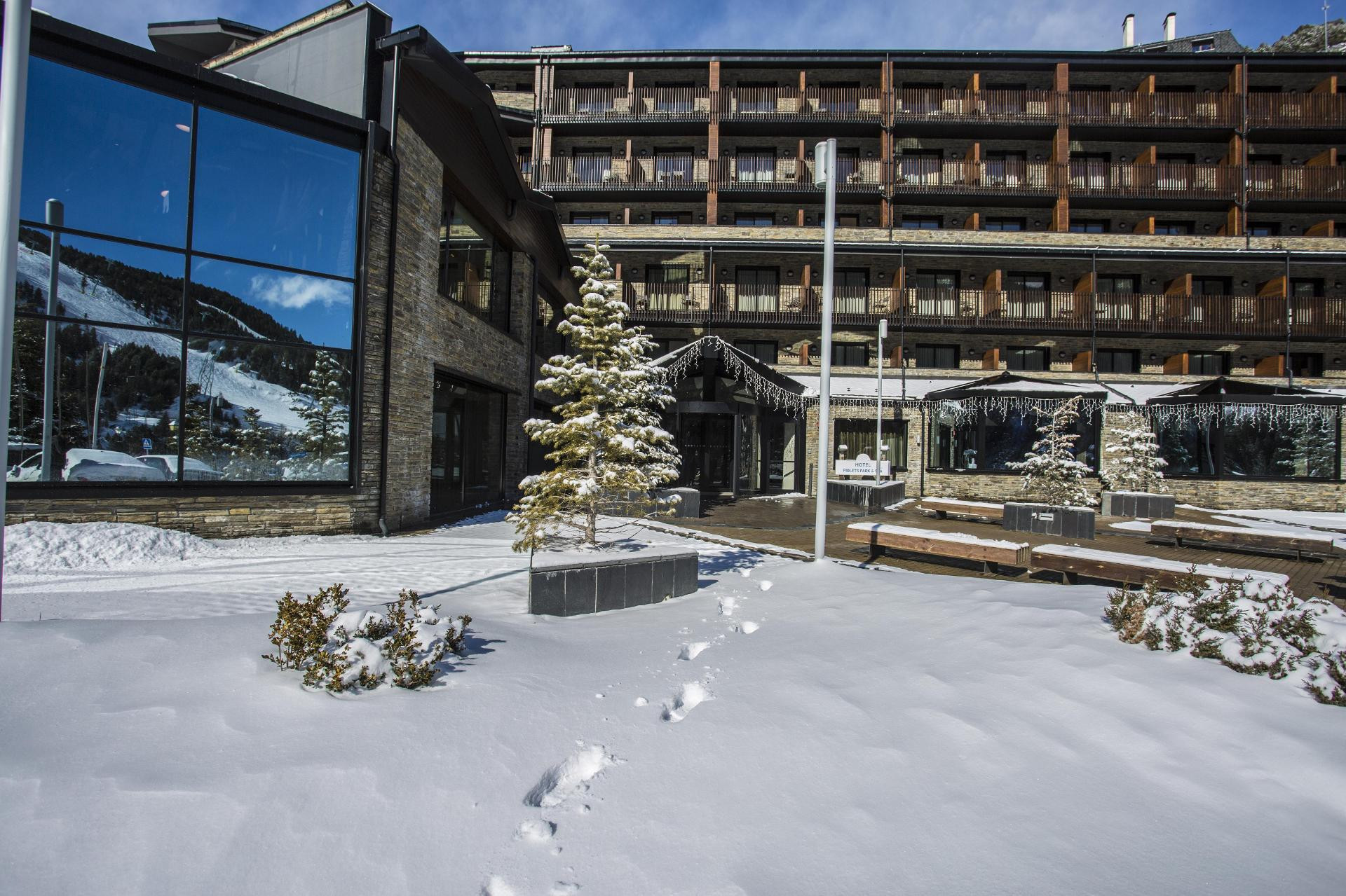 Vista Exterior Park Piolets MountainHotel & Spa