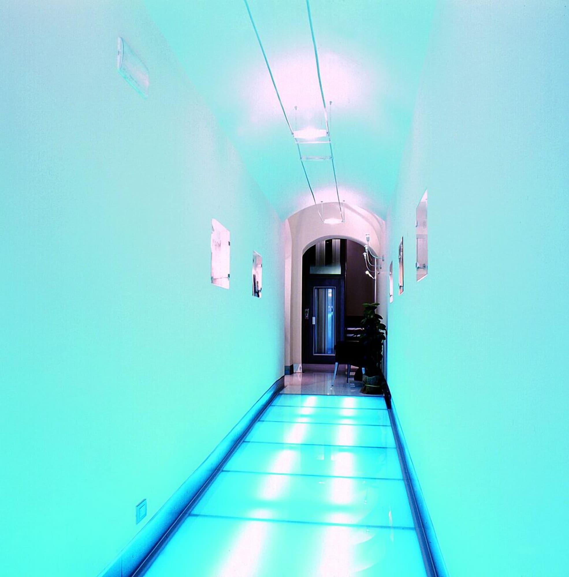 Varios MH Design Hotel