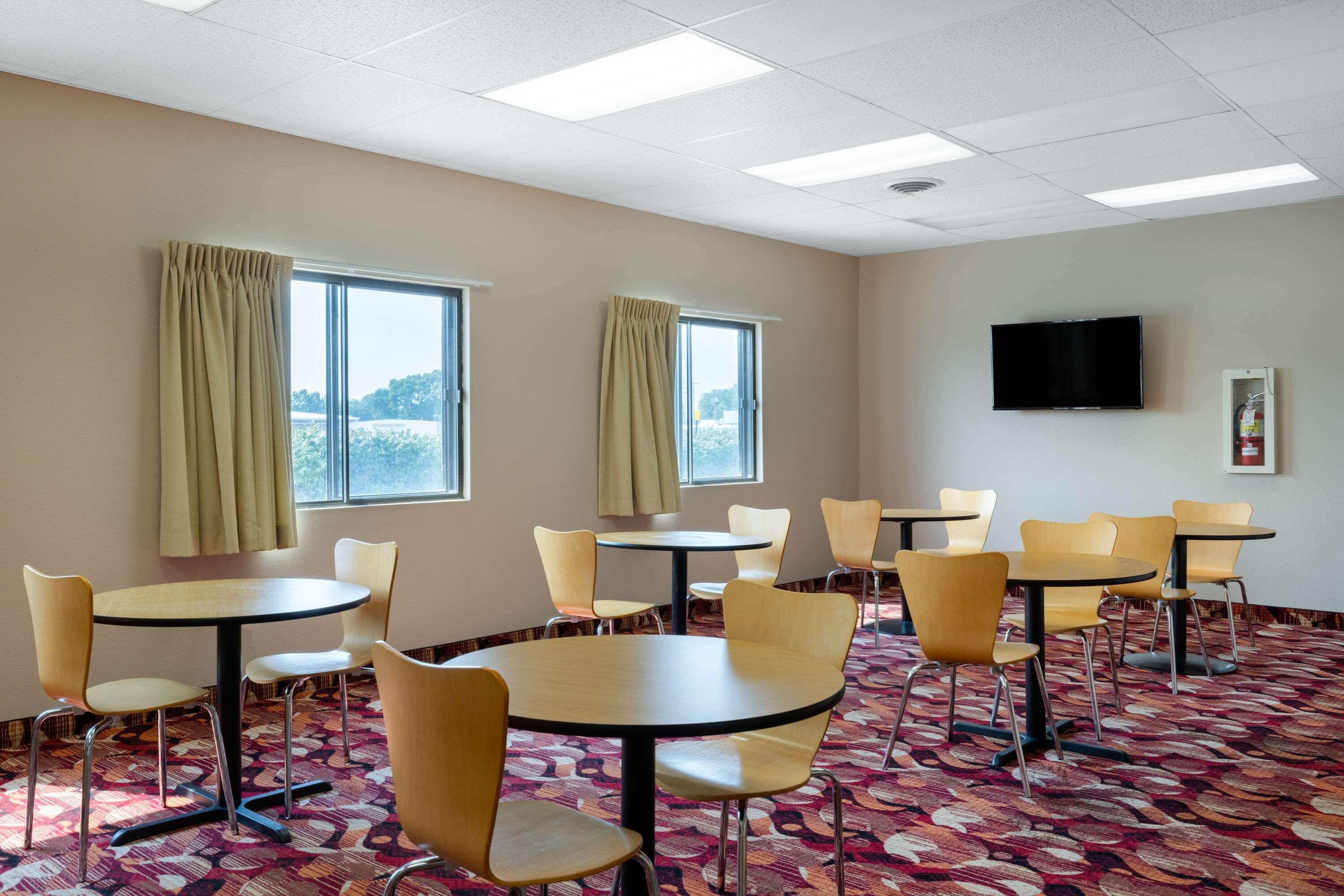 Restaurant Super 8 by Wyndham O Neill NE