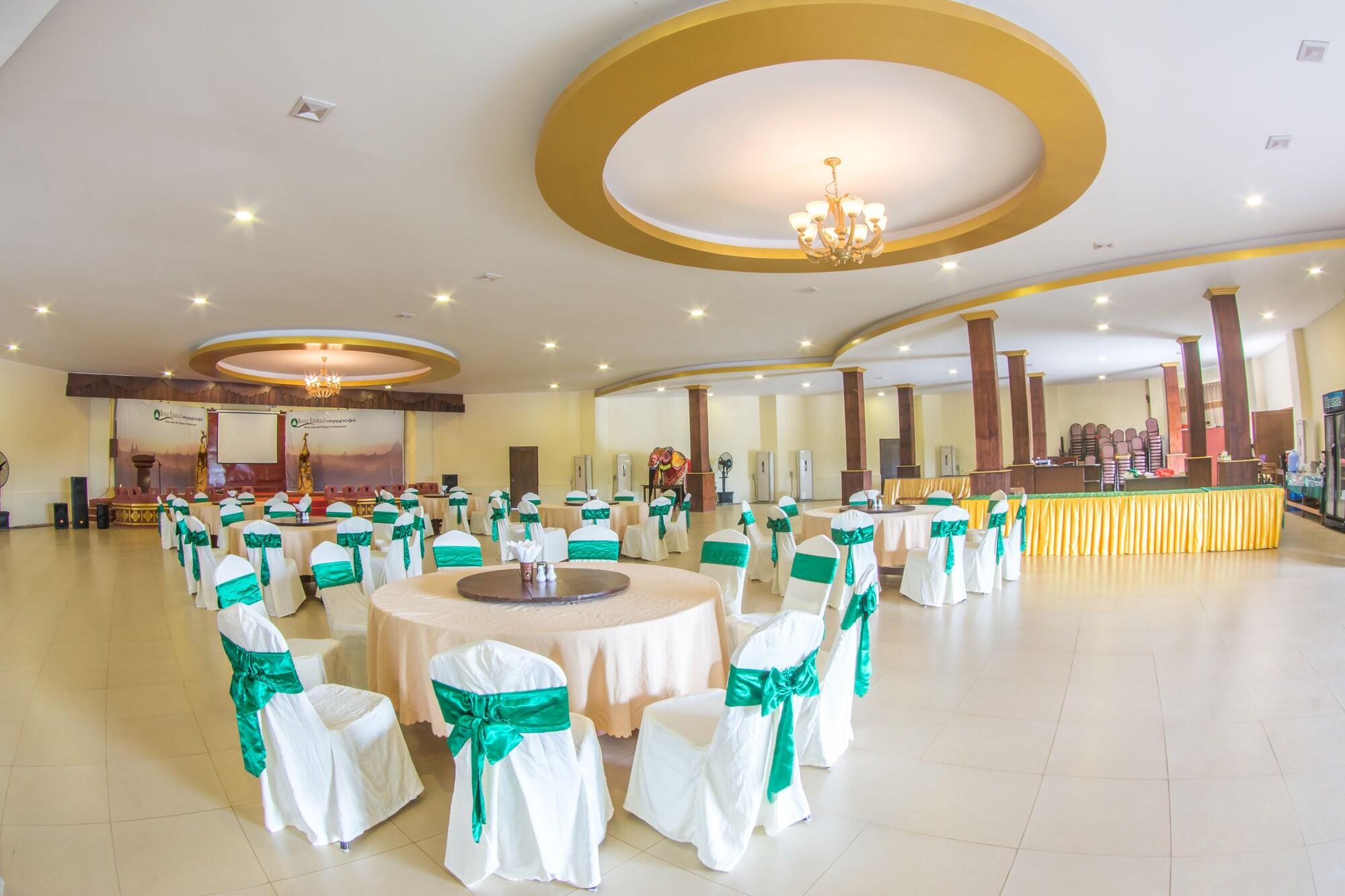 Restaurant Royal Emerald River View Resort
