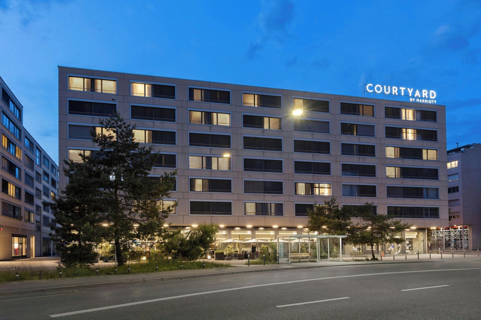 Vista Exterior Courtyard by Marriott Zurich North