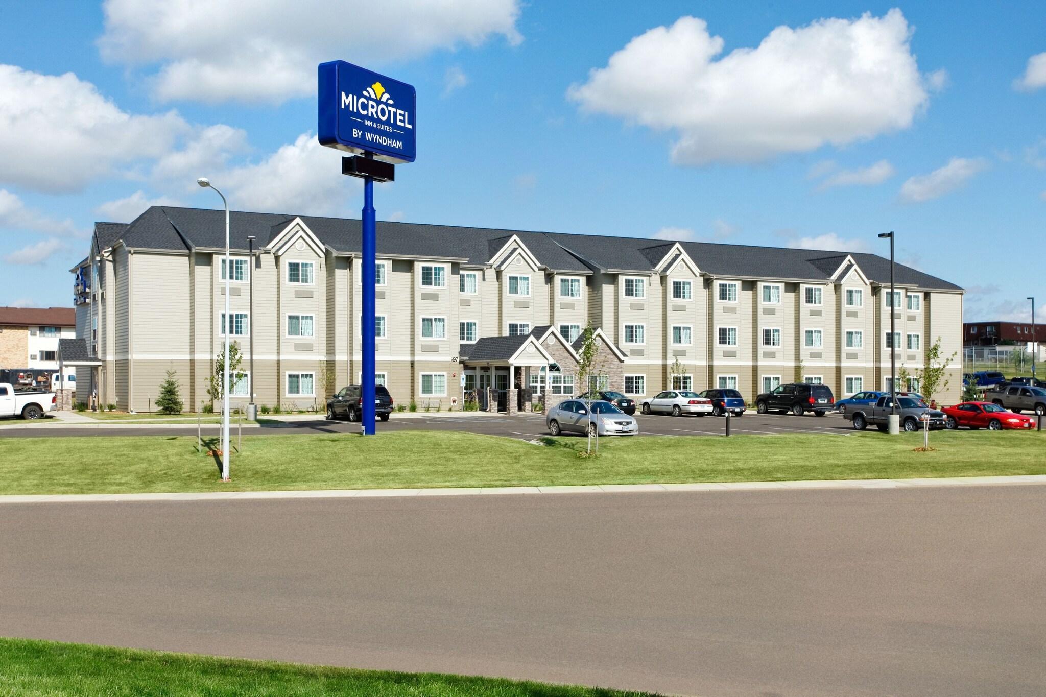 Vista Exterior Microtel Inn & Suites by Wyndham Dickinson