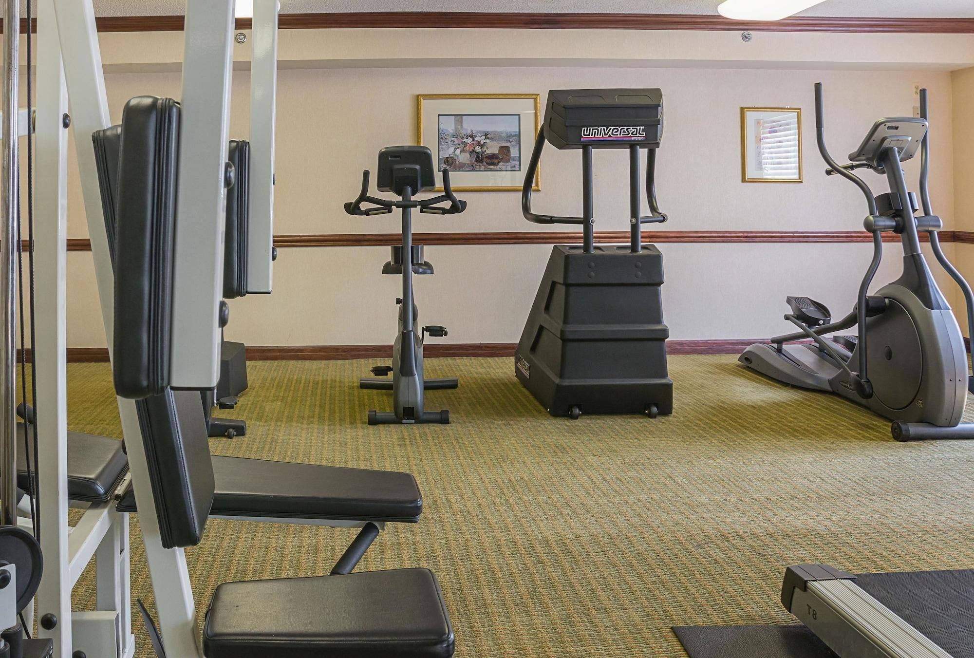 Gimnasio Quality Inn & Suites Detroit Metro Airport