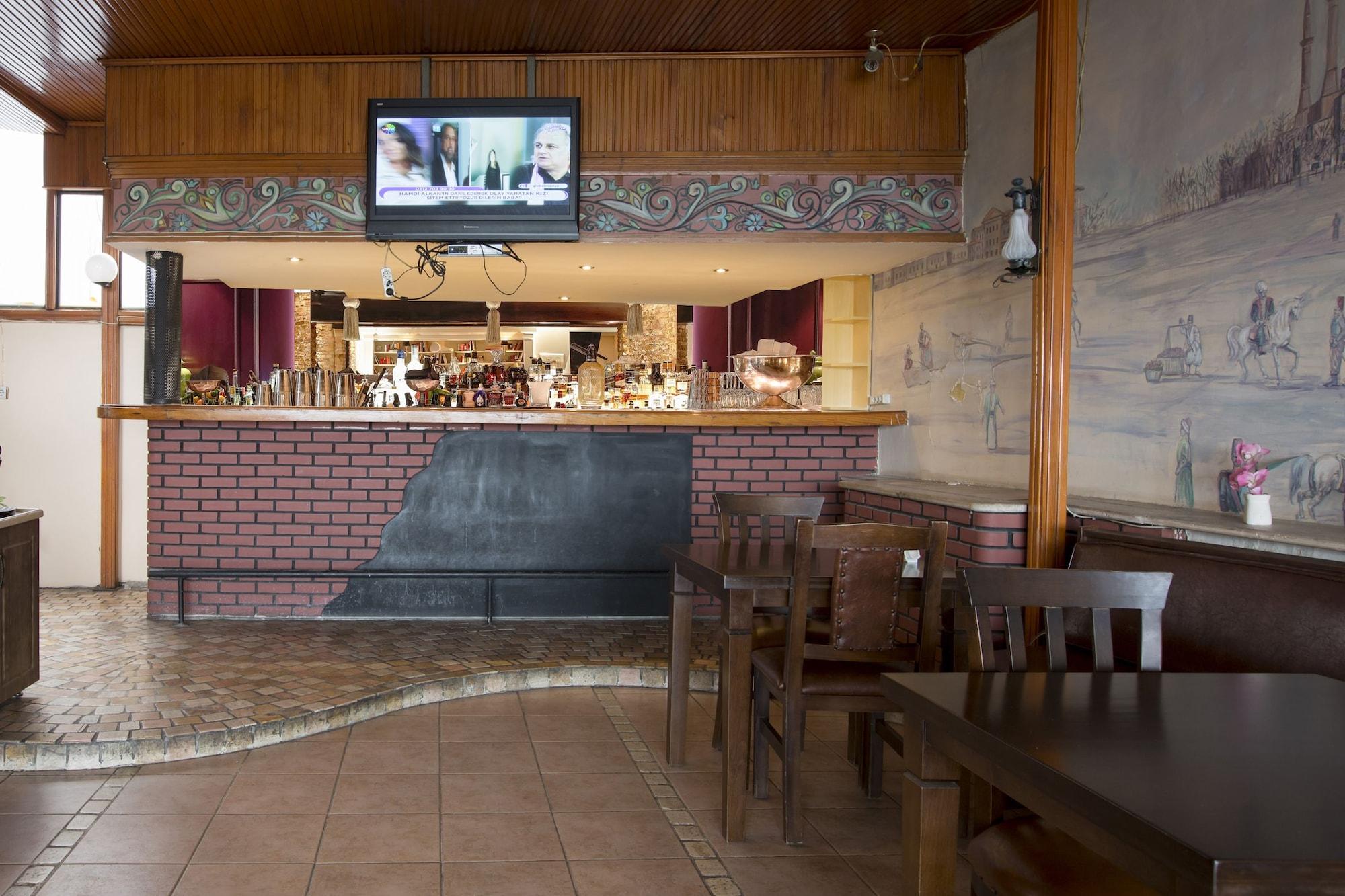 Bar/Salón Mansion by Cheers