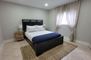 Alquiler Vacacional - Designer House Heated Pool 3 mi. from the Beach & Downtown