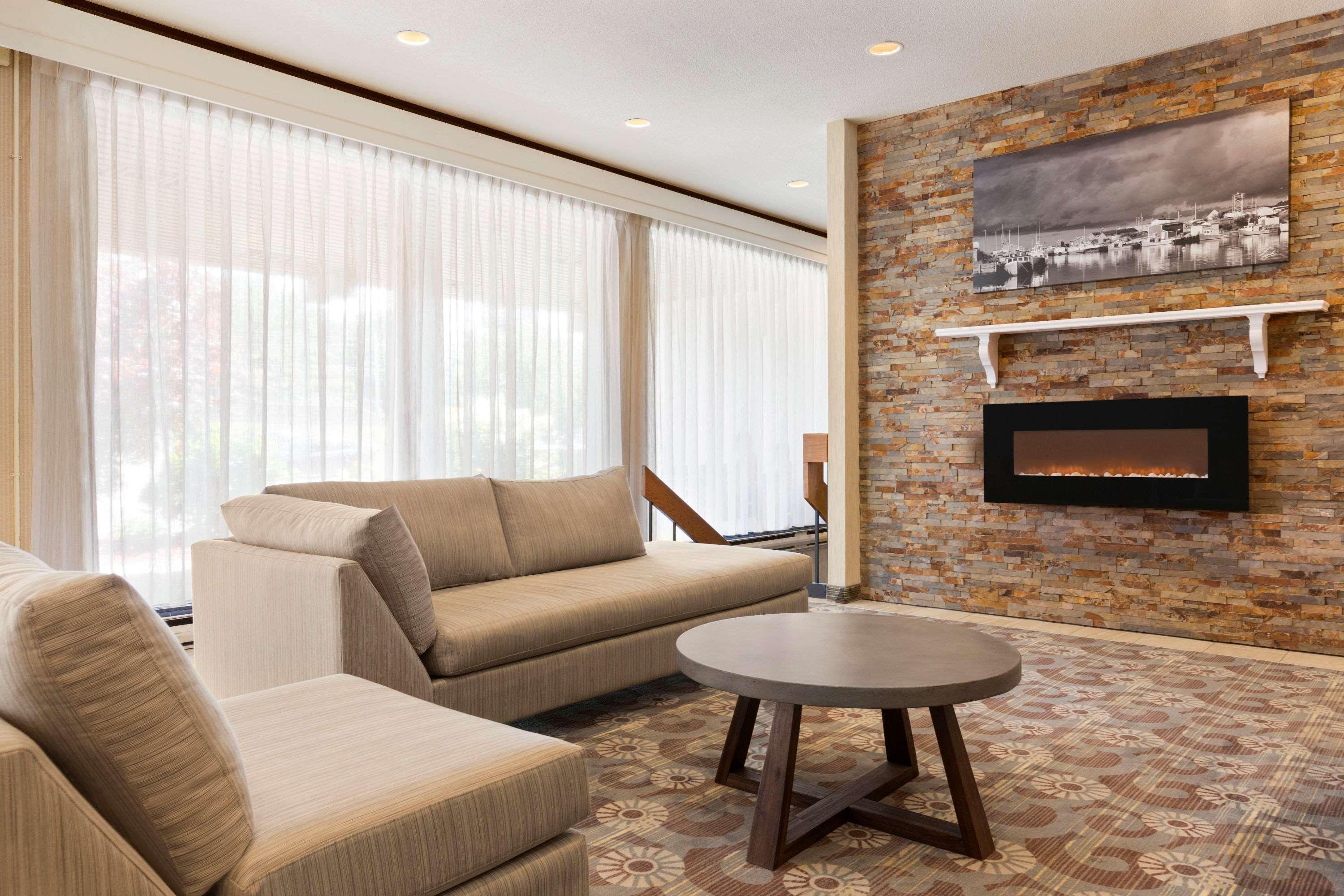 Vista Lobby Travelodge by Wyndham Sydney