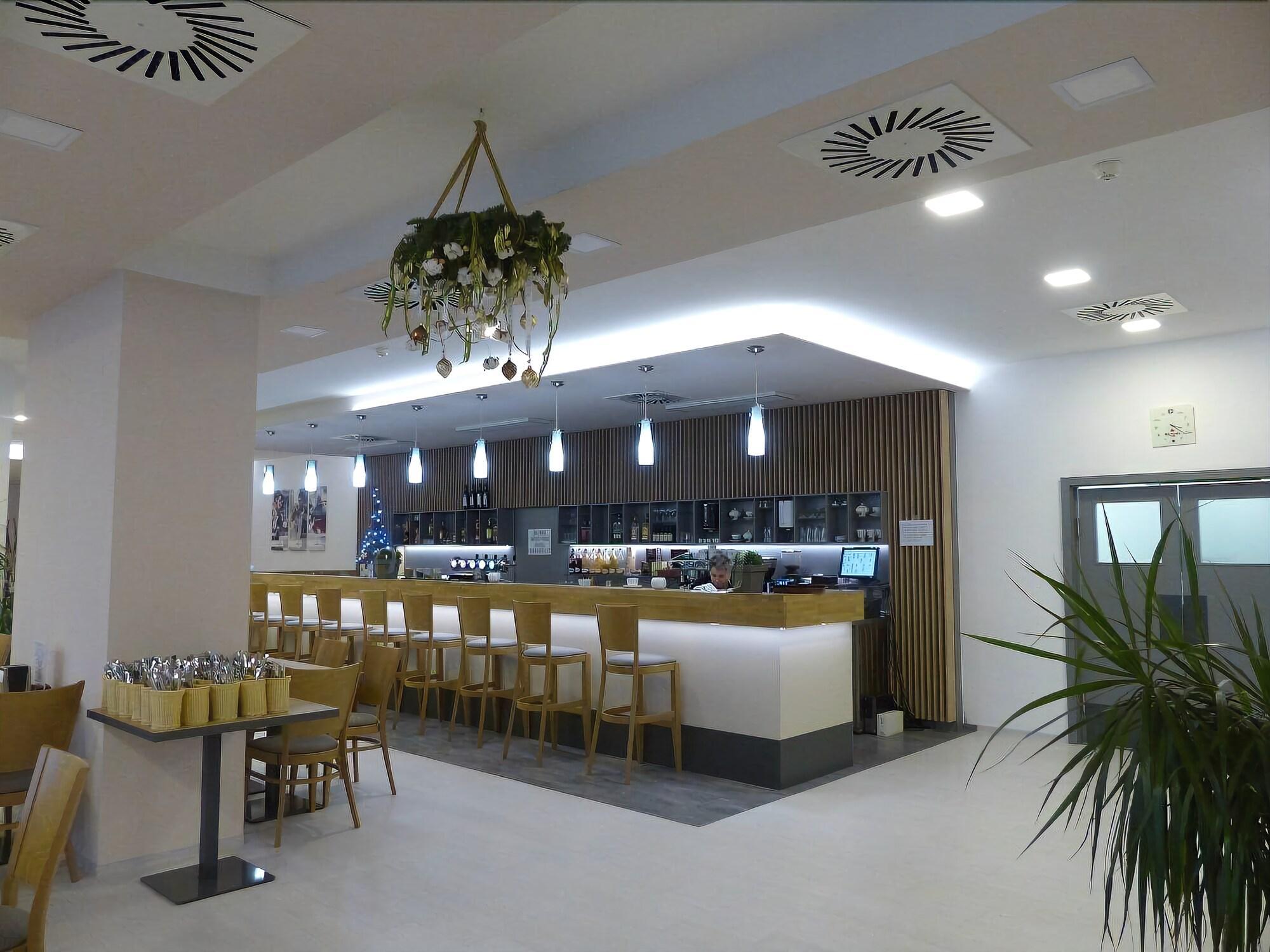Bar/Salón Hotel Prometheus