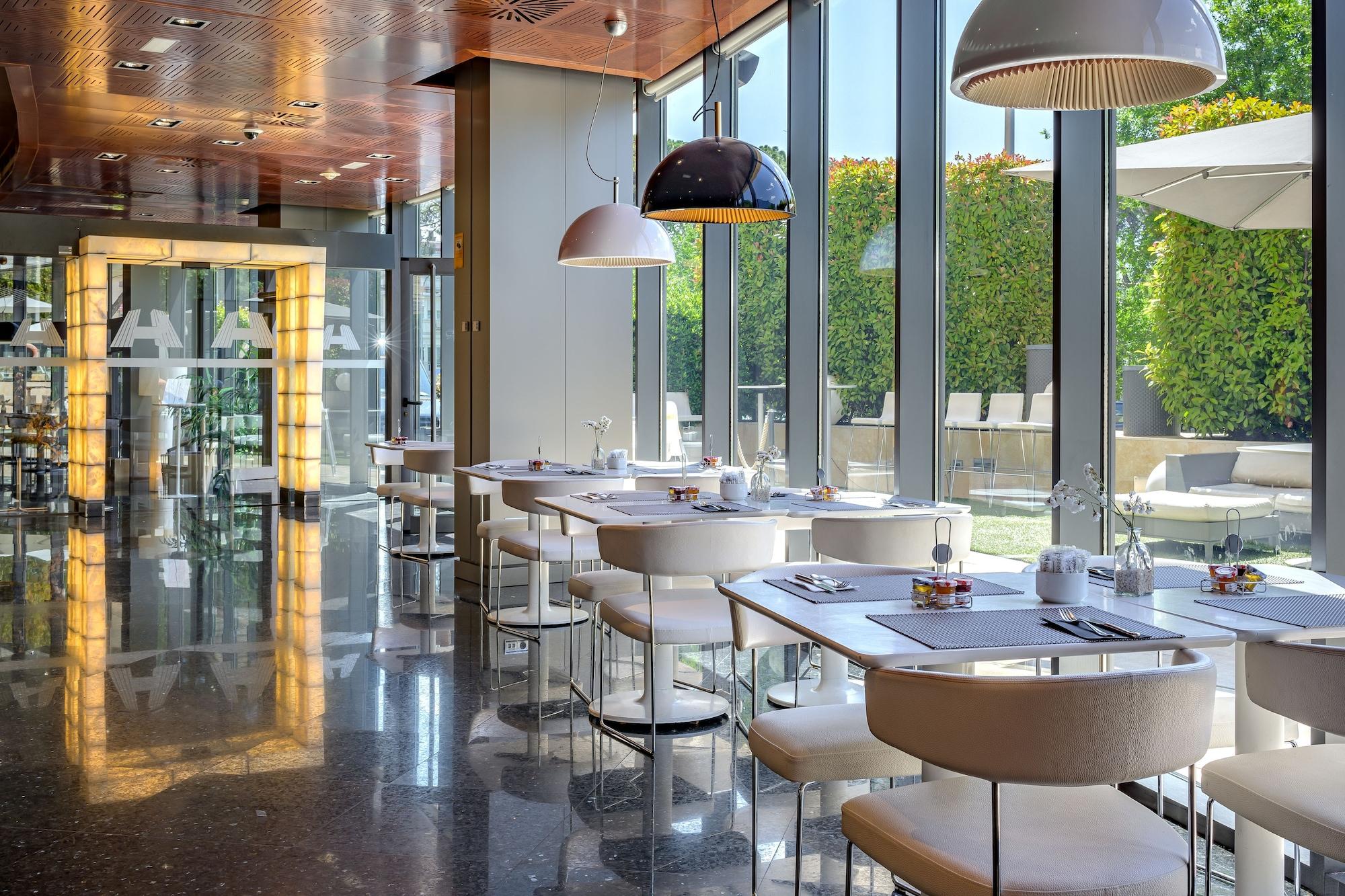 Restaurant Hotel Maydrit Airport