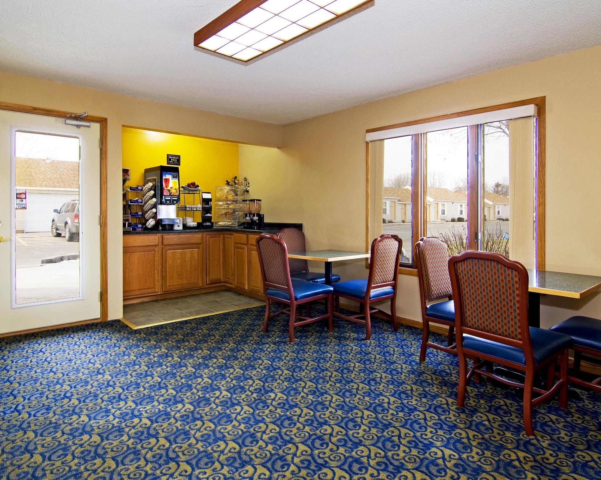 Vista Lobby Rodeway Inn & Suites