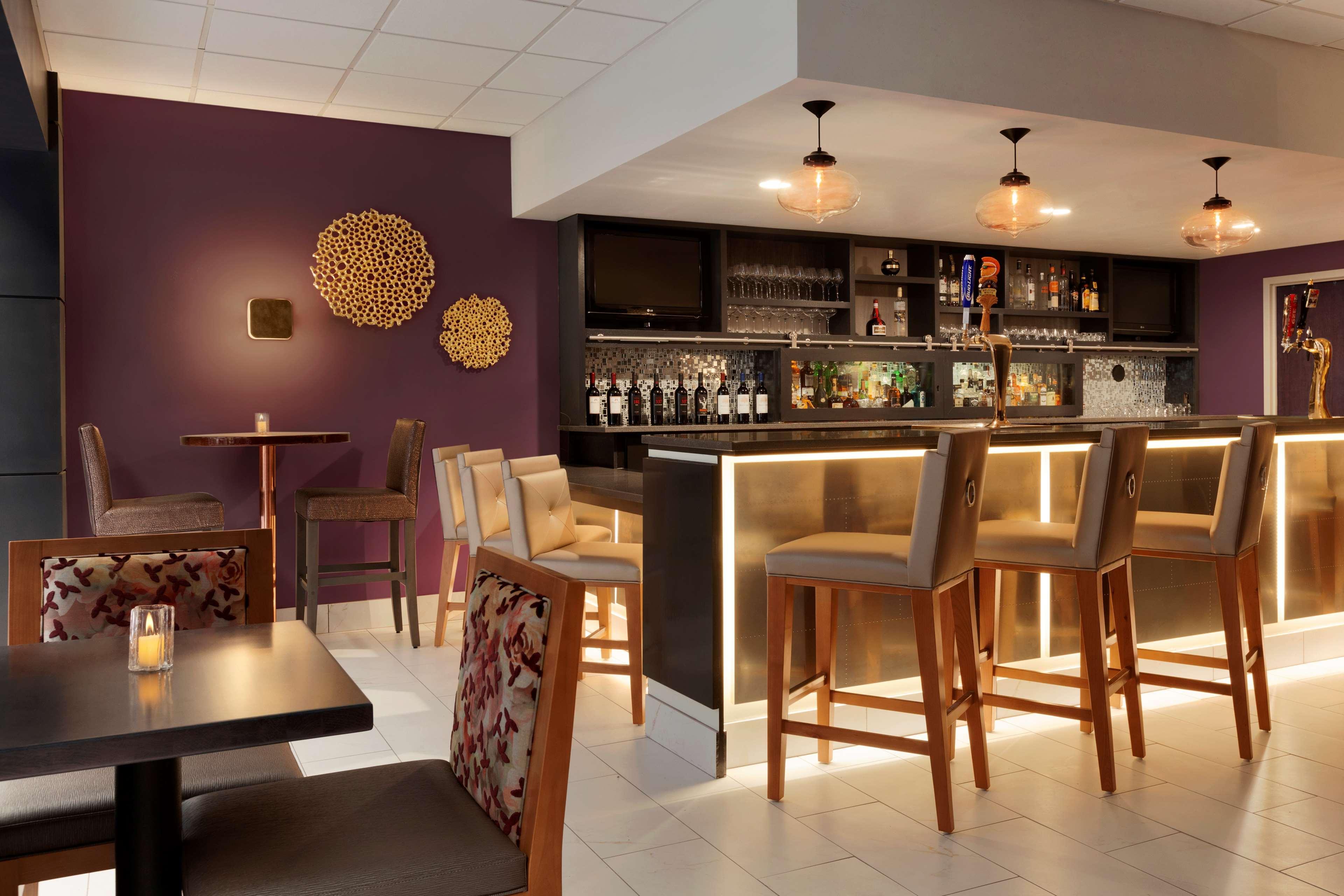 Bar/Salón Embassy Suites by Hilton Irvine Orange County Airport