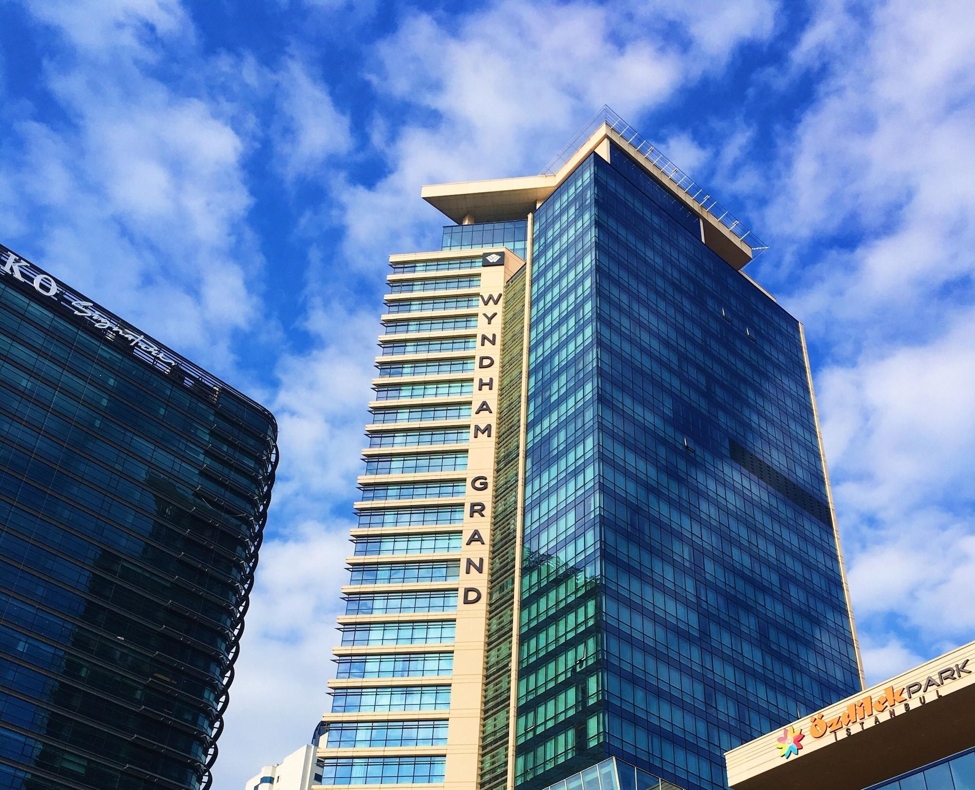 Vista Exterior Wyndham Grand Levent Istanbul Hotel & Conference Center