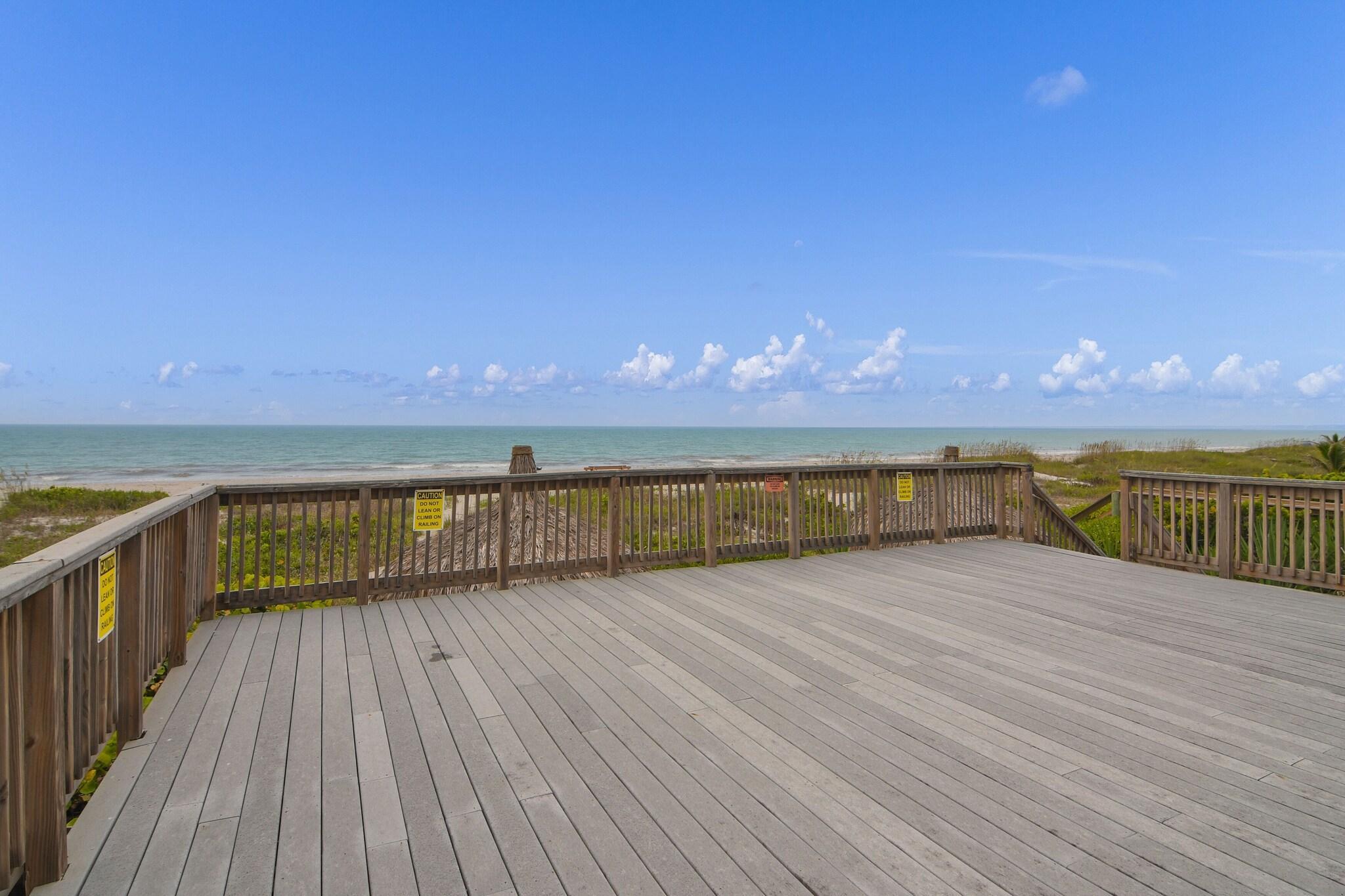 Varios Anthony's on the Beach