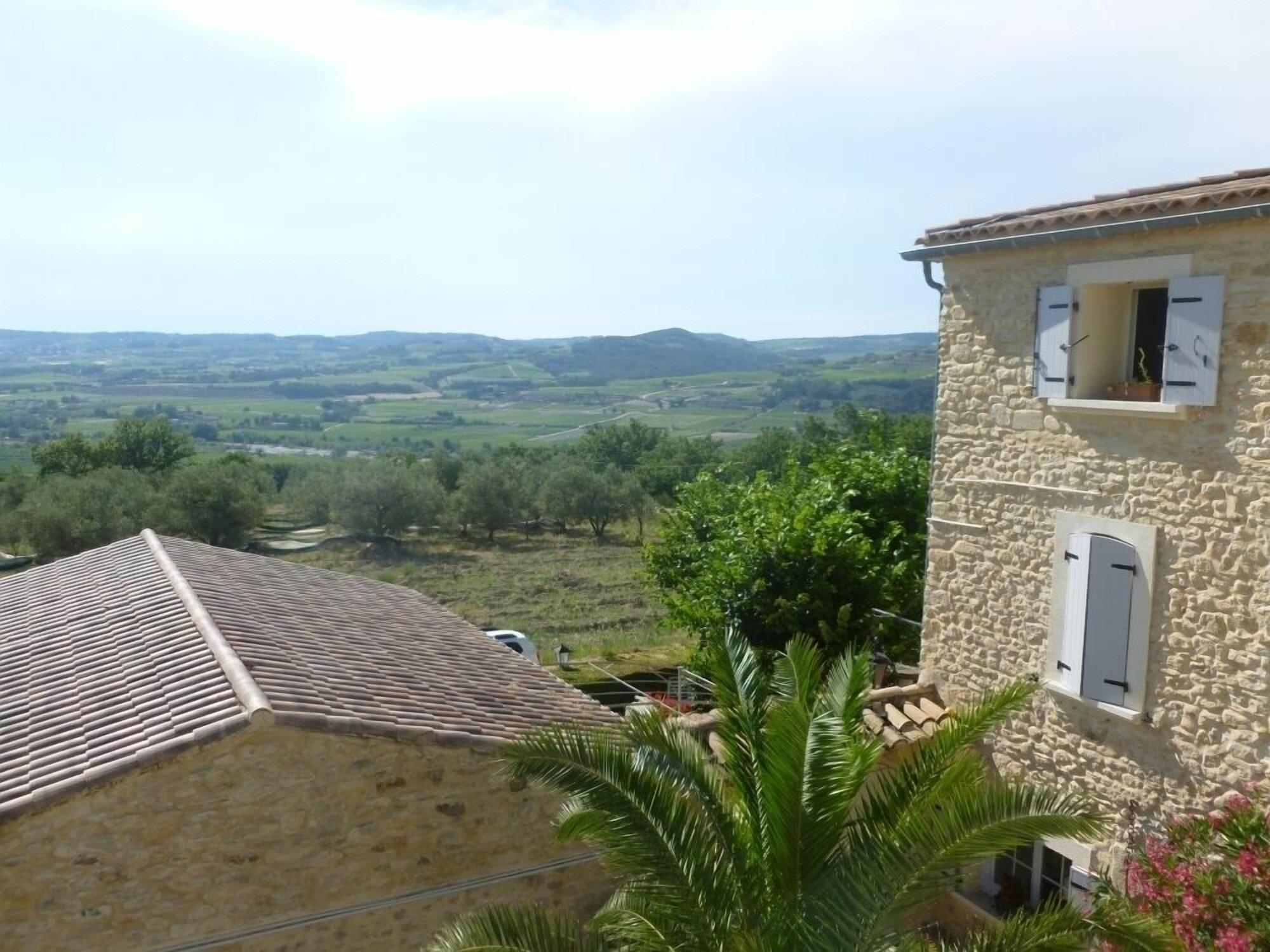 Vista Exterior Le Saint Victor
