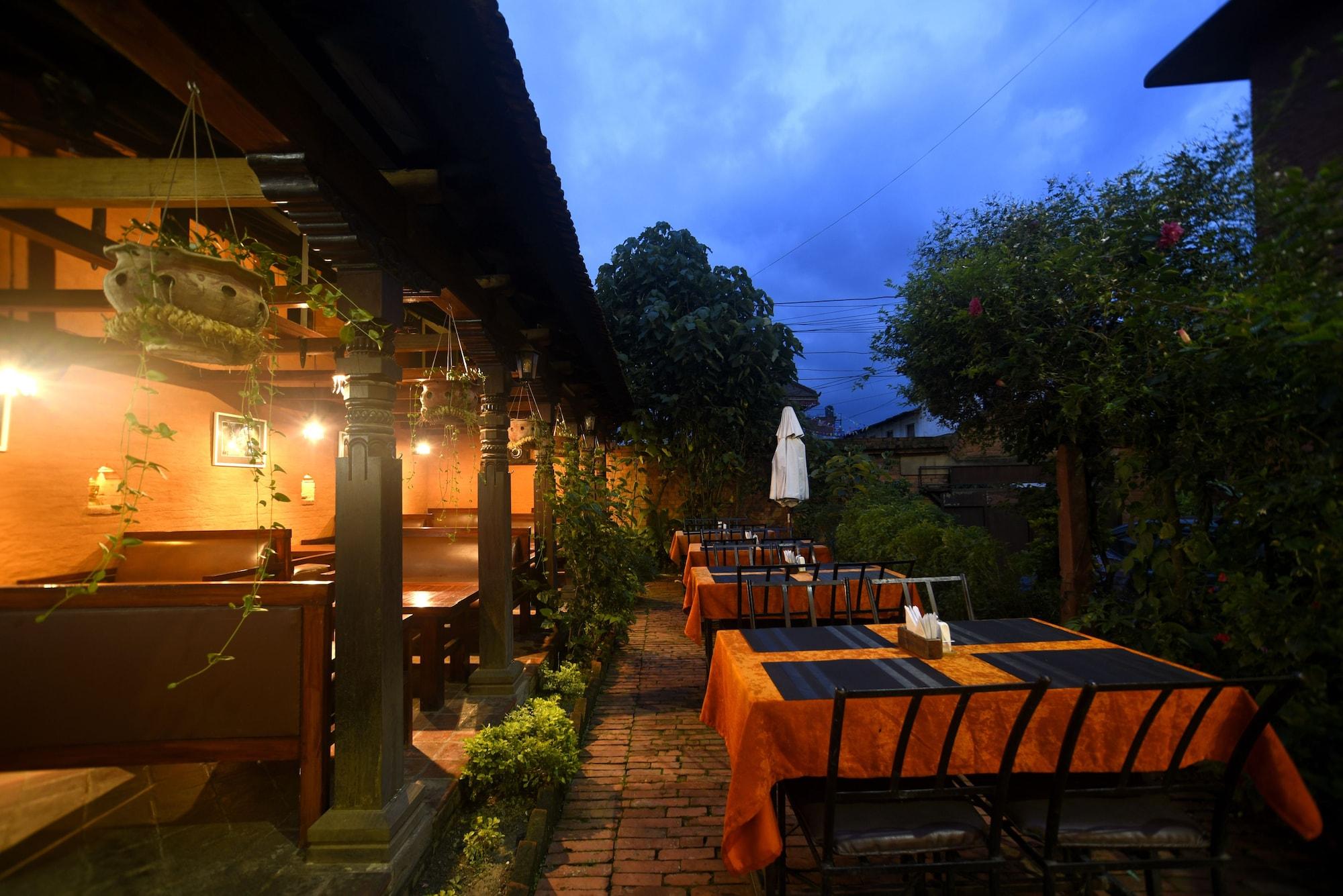 Salón de Baile Vajra Guest House & Restaurant