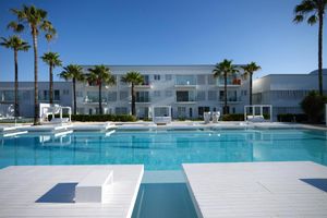 Alojamiento - So White Beach Resort