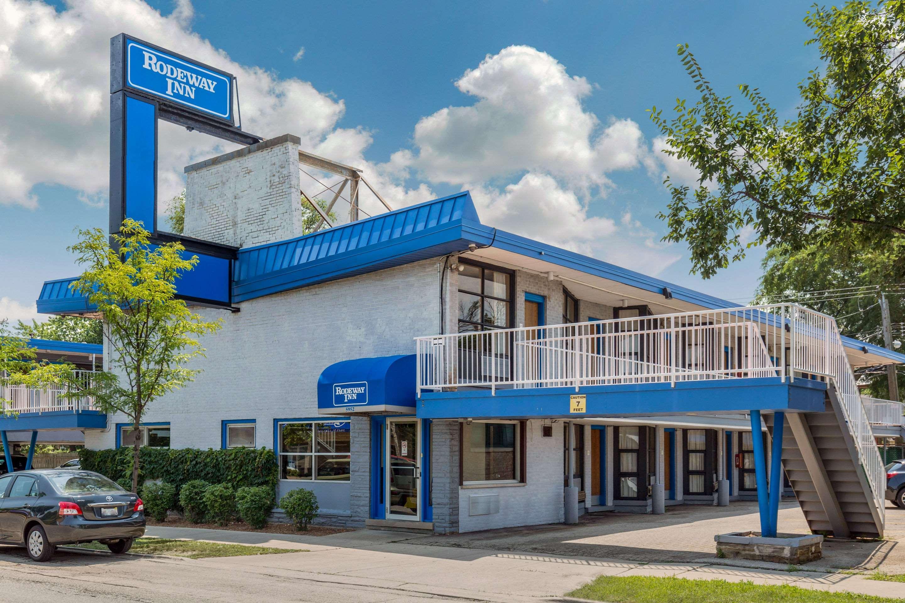 Varios Rodeway Inn