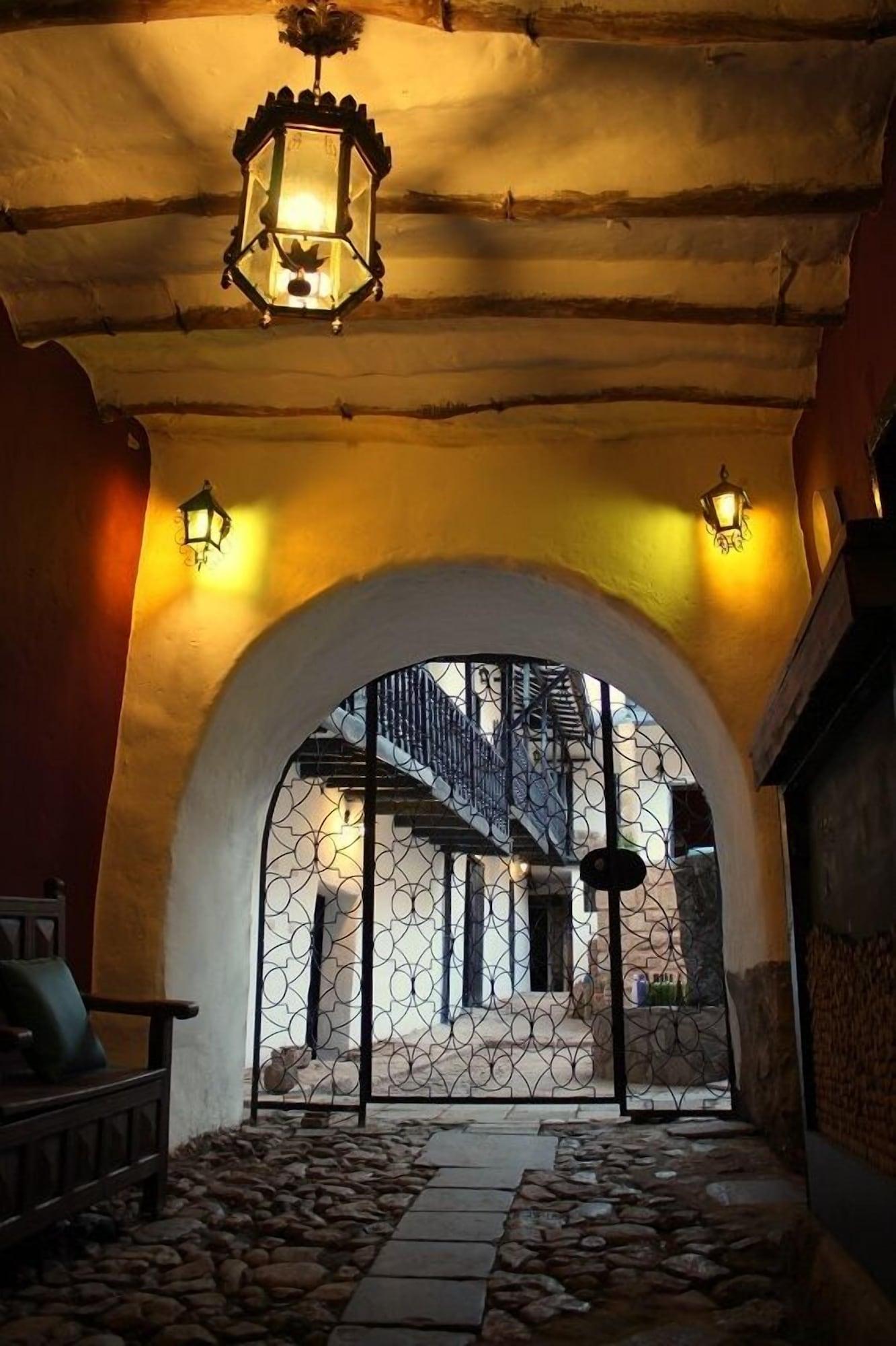 Vista Exterior Intro Hostels Cusco