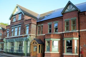 Hospedagens - The Aston Tavern