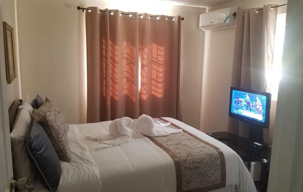 Cosy one bedroom with relaxing pool.