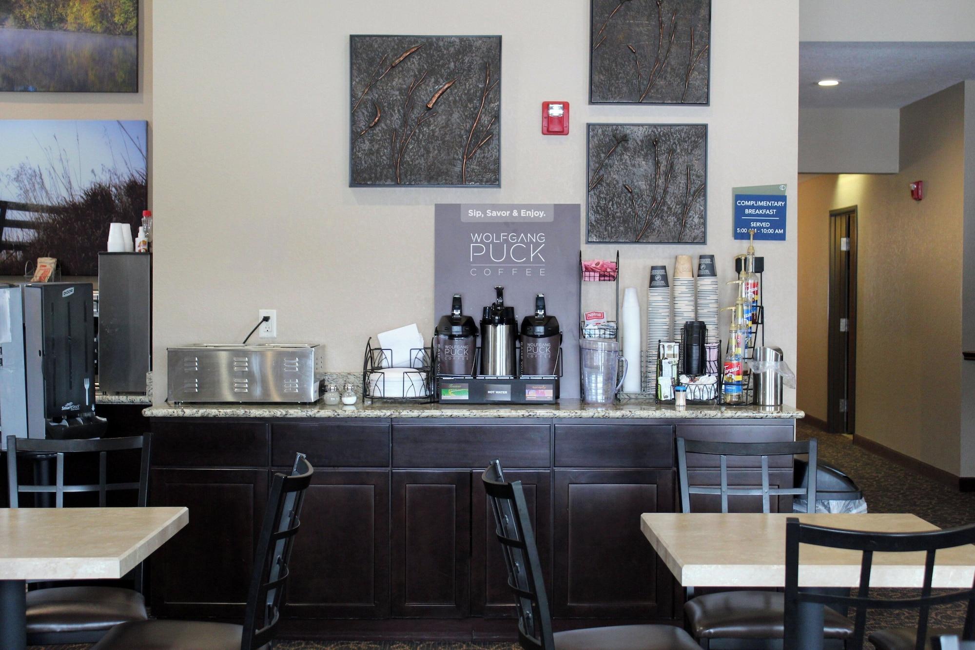 Restaurant Cobblestone Inn & Suites - Denison - Oak Ridge