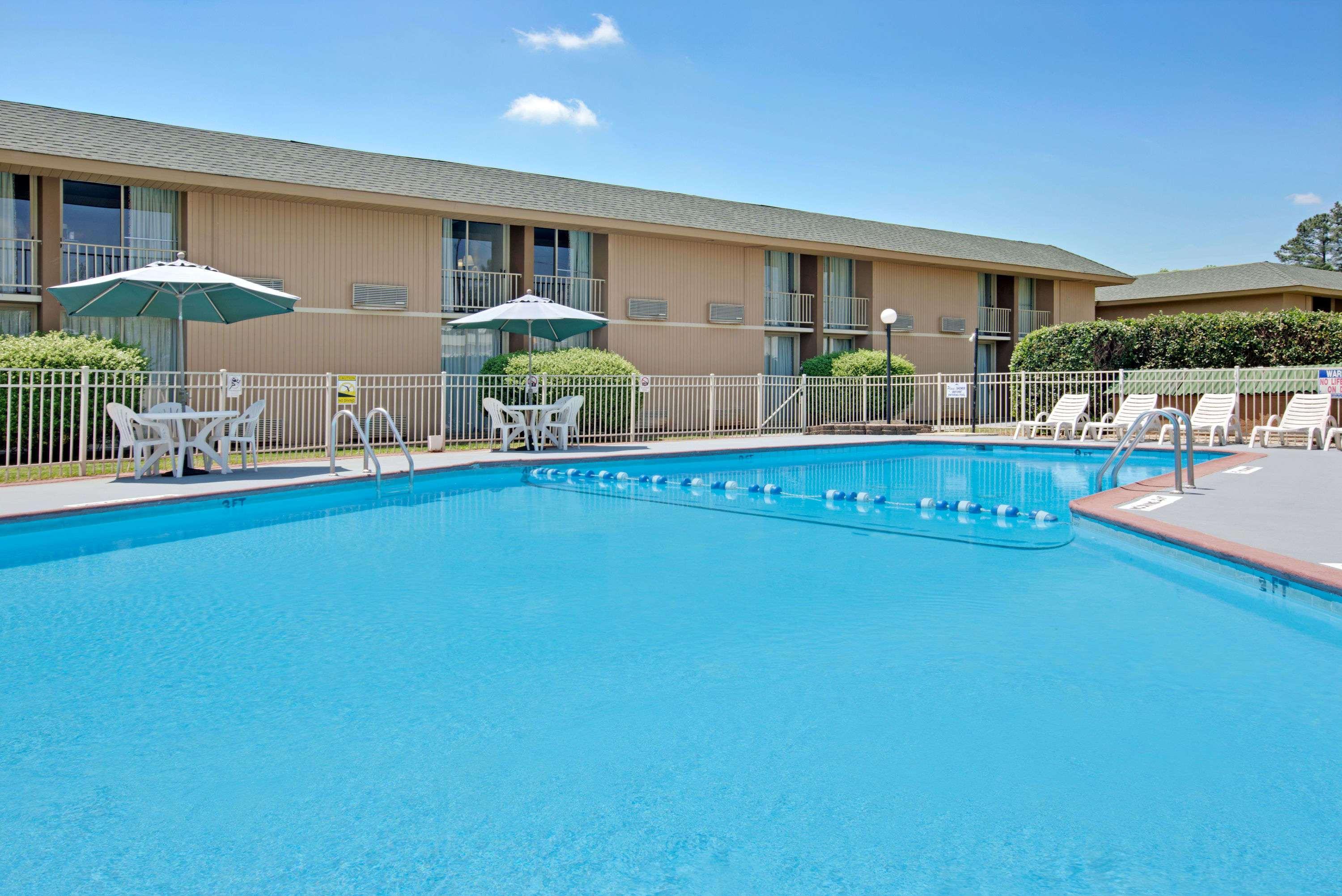 Vista Piscina Days Inn by Wyndham Charlotte/Woodlawn Near Carowinds