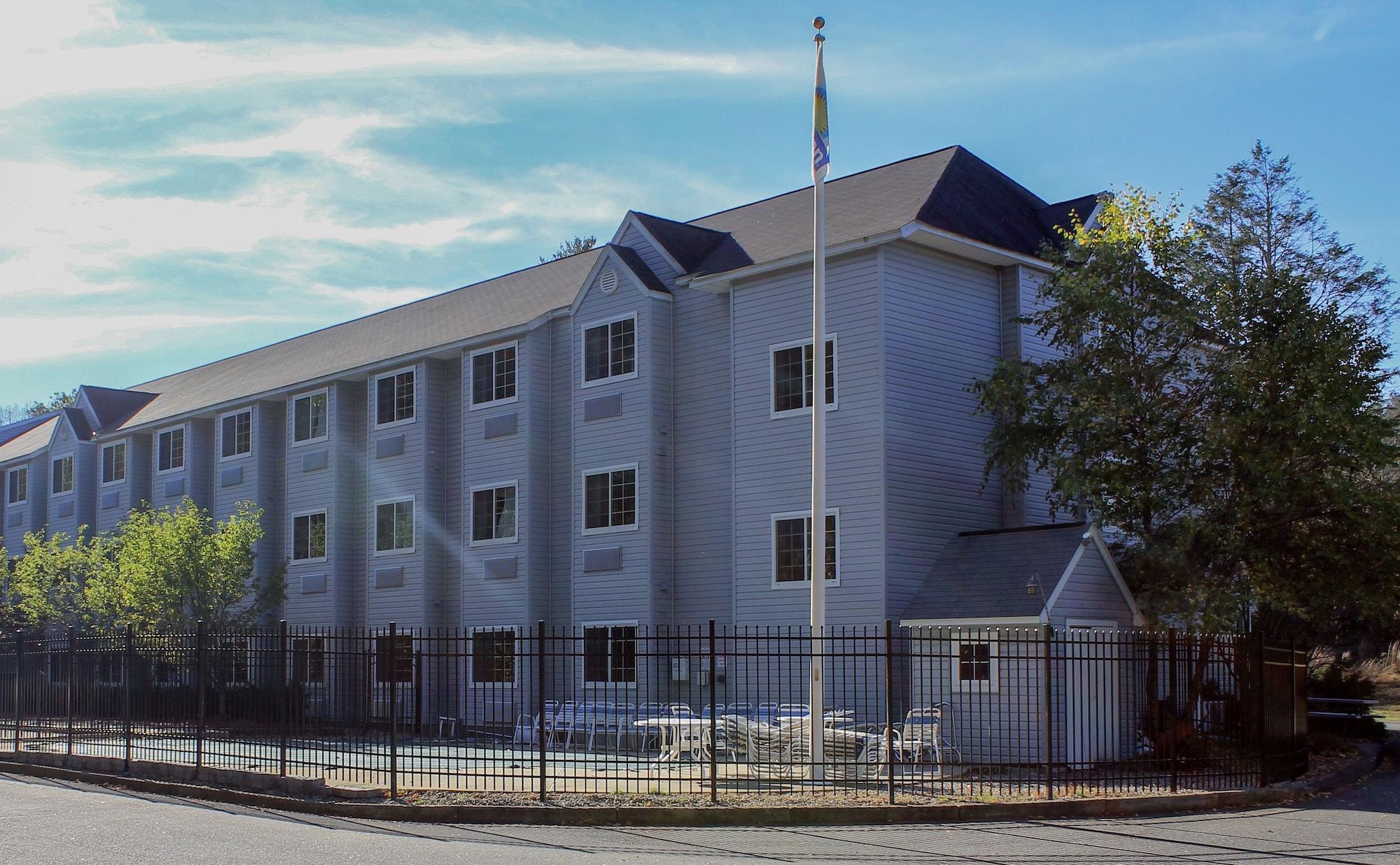 Vista Exterior Days Inn by Wyndham Sturbridge