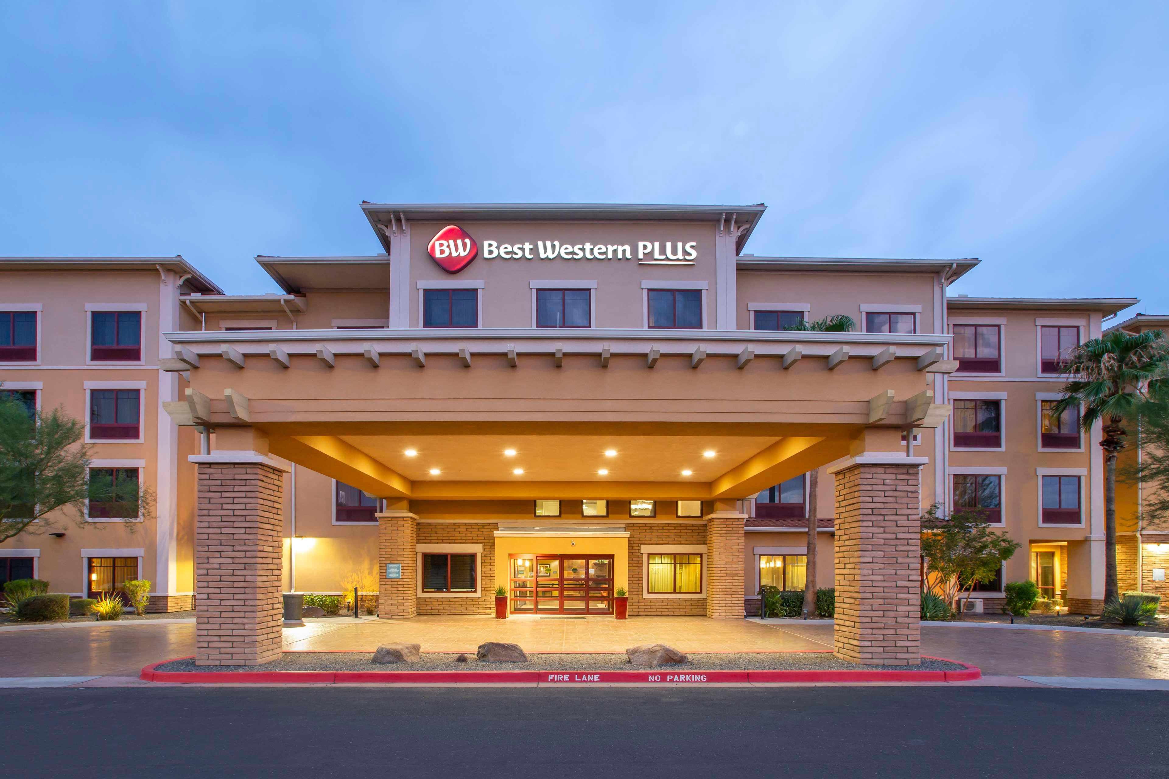 Vista Exterior Best Western Plus Chandler Hotel & Suites