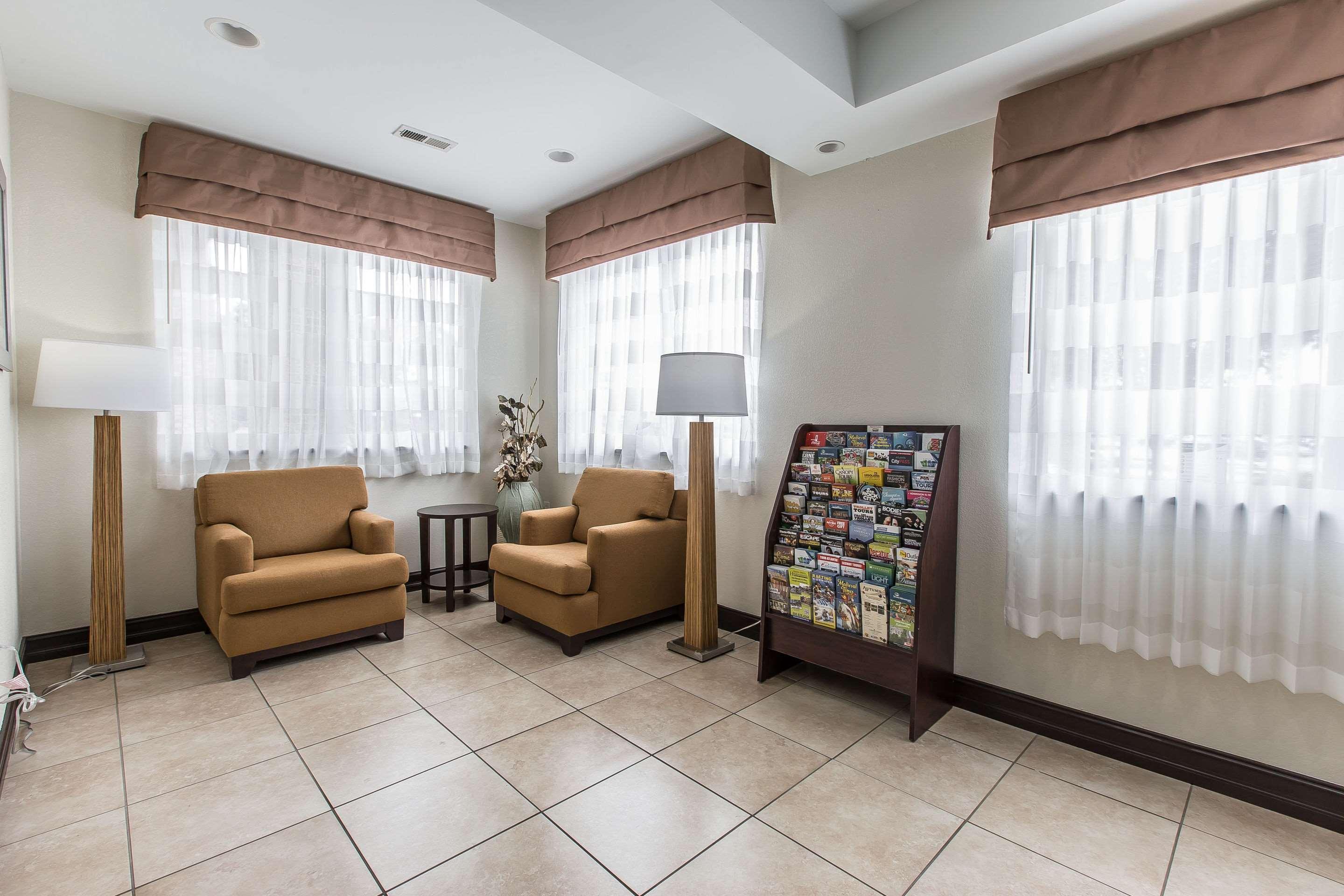 Vista Lobby Sleep Inn and Suites at Kennesaw State University