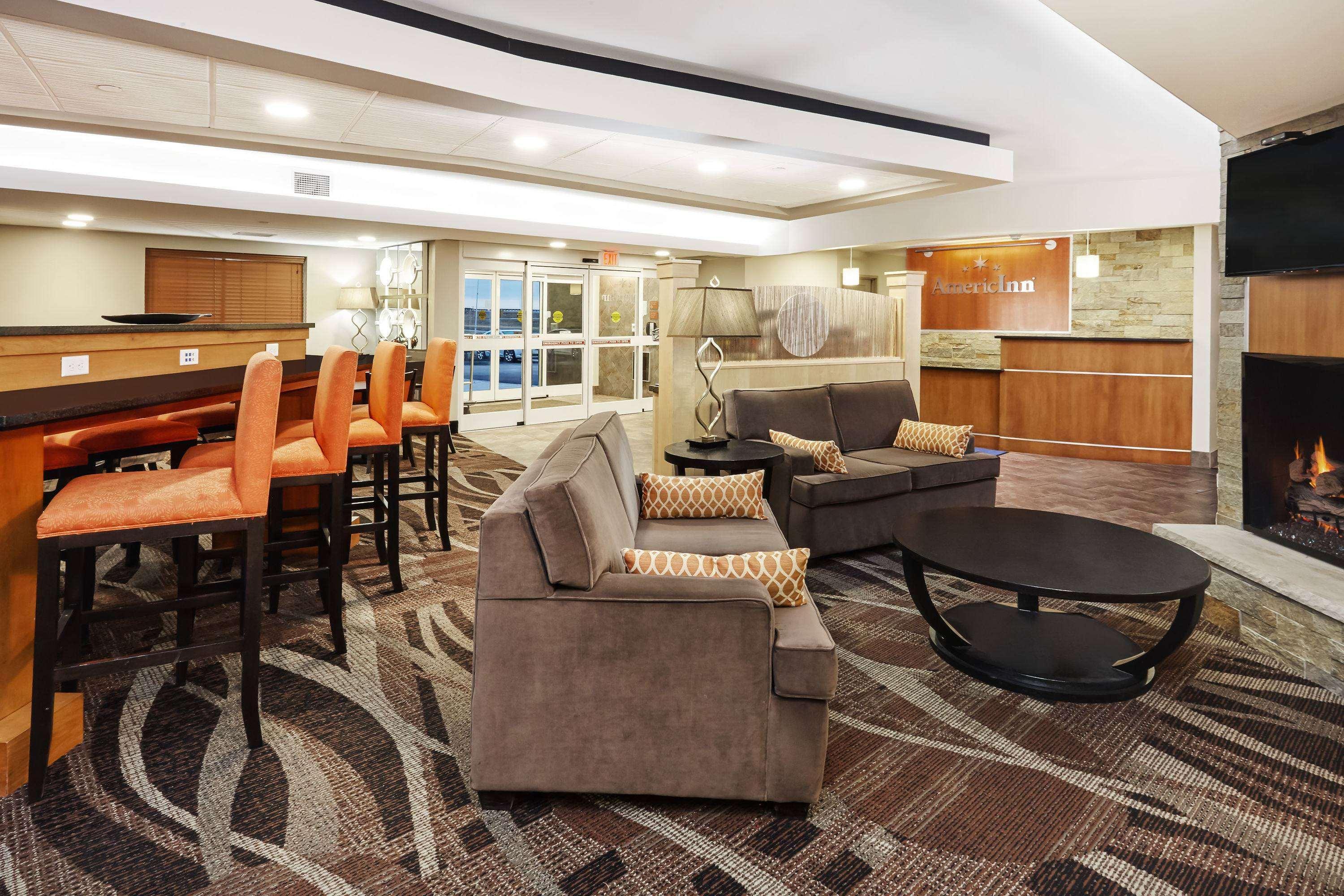 Vista Lobby Americinn By Wyndham Waupun