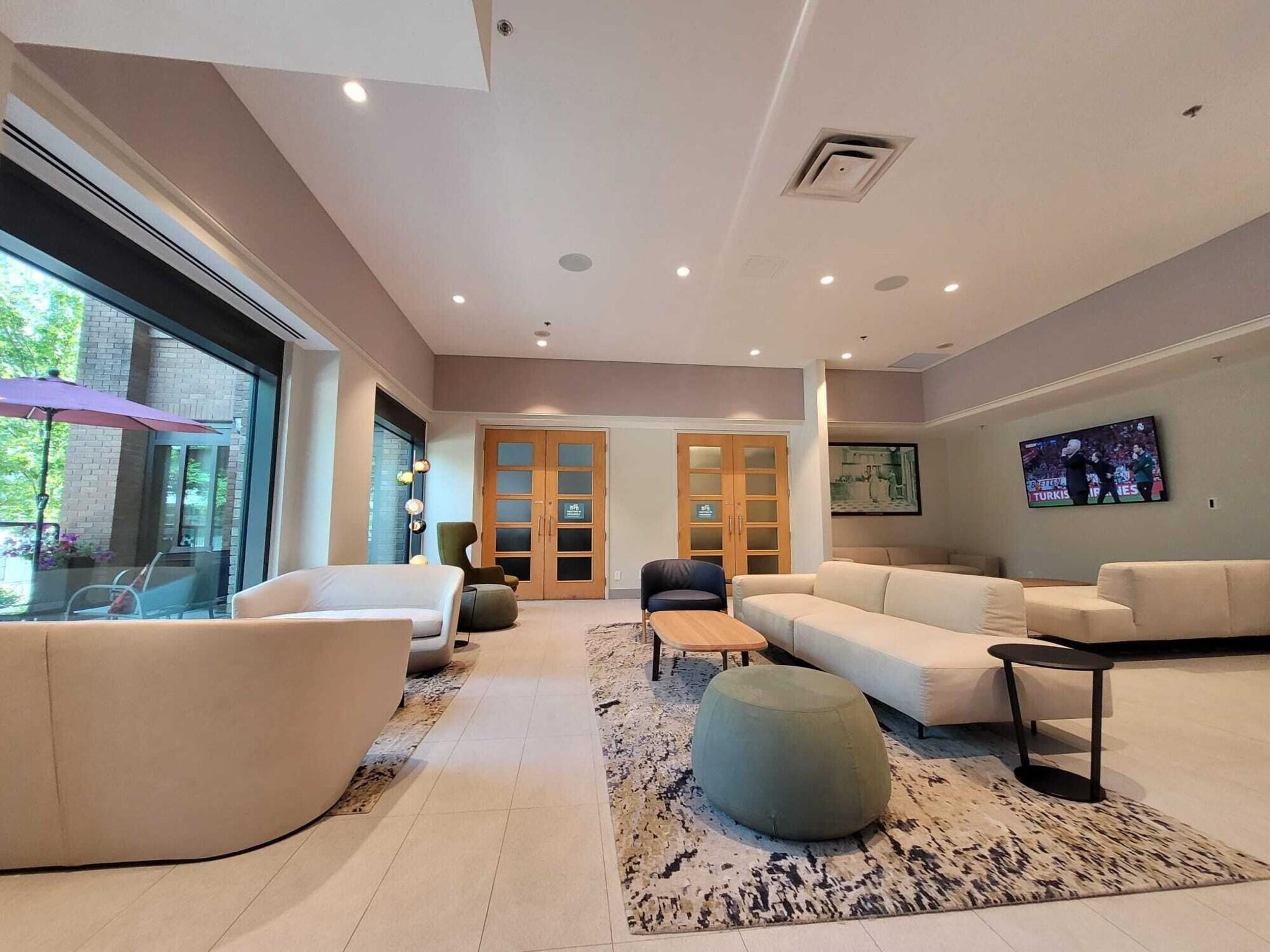 Vista Lobby YWCA Hotel