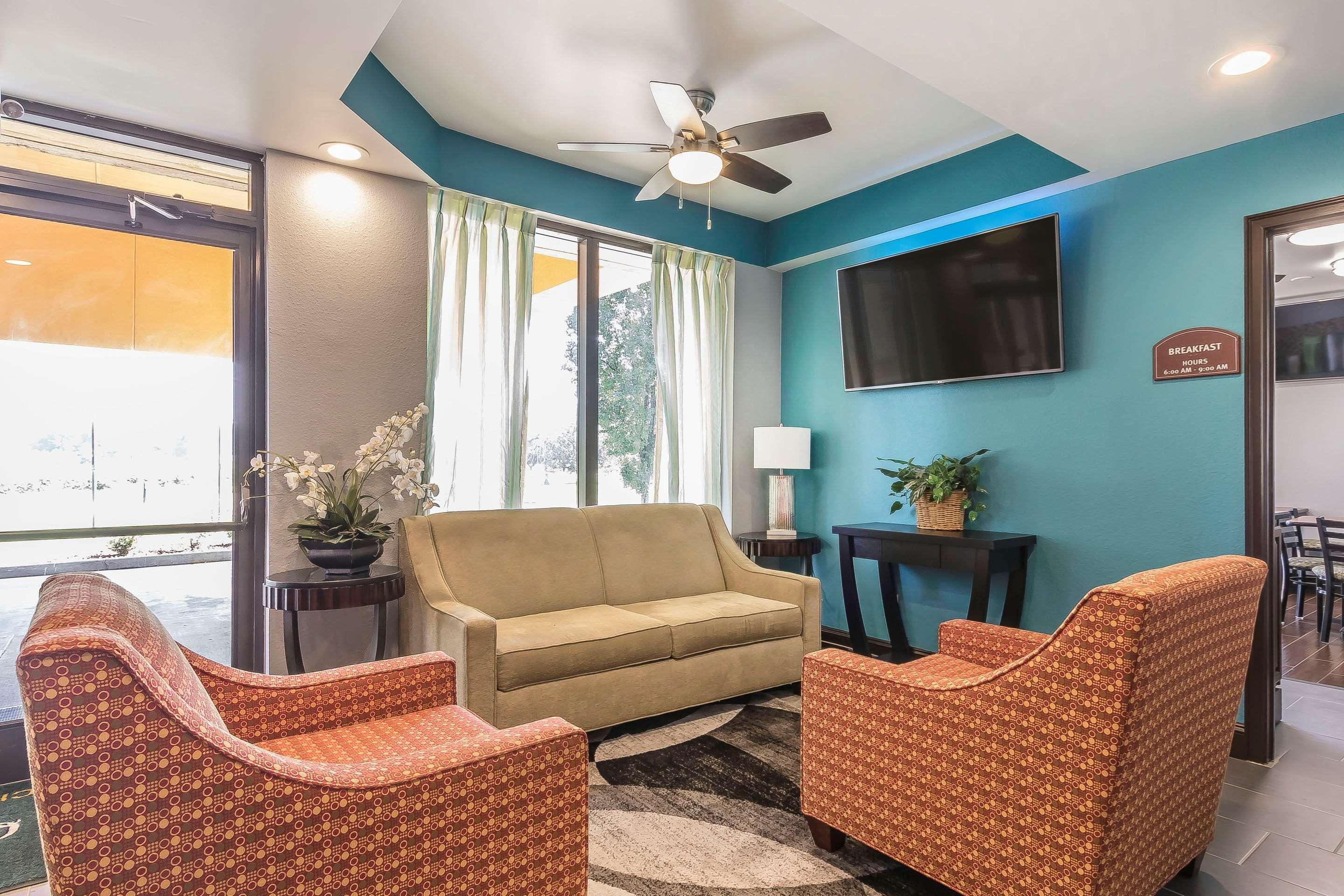 Vista Lobby The Riverstone Hotel Charleston-Sikeston