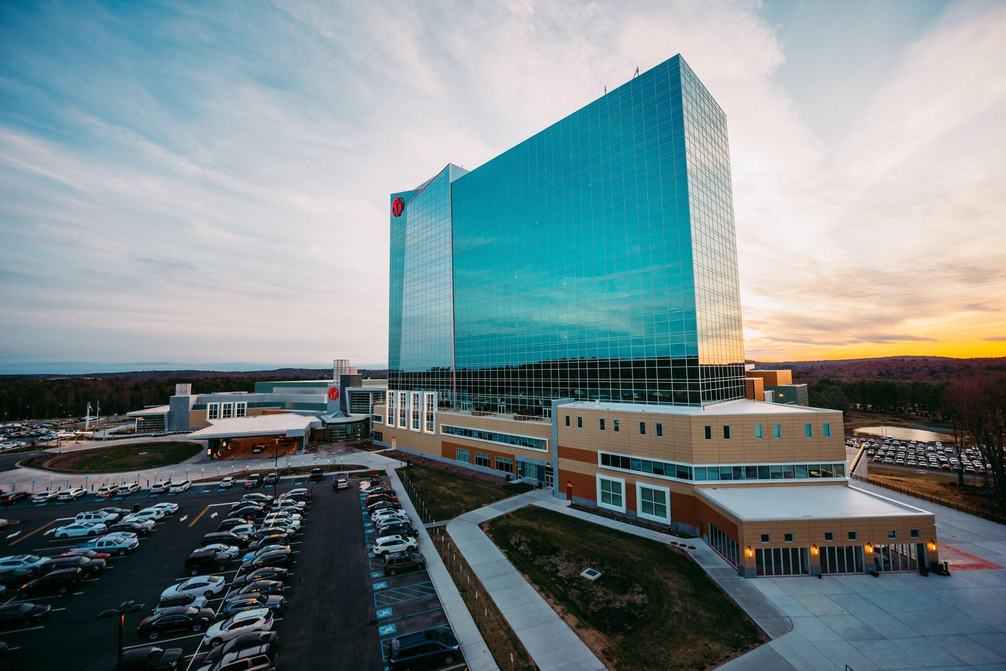 Vista Exterior Resorts World Catskills Casino