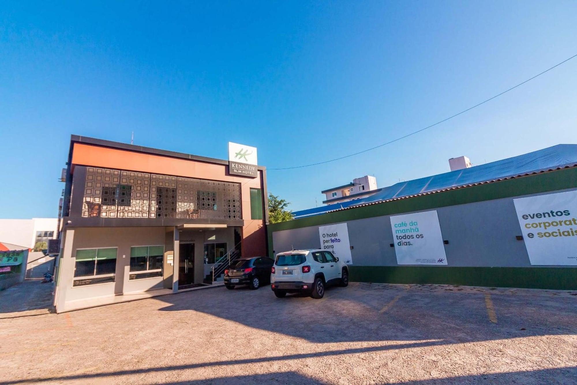 Vista Exterior Kennedy Slim Hotel