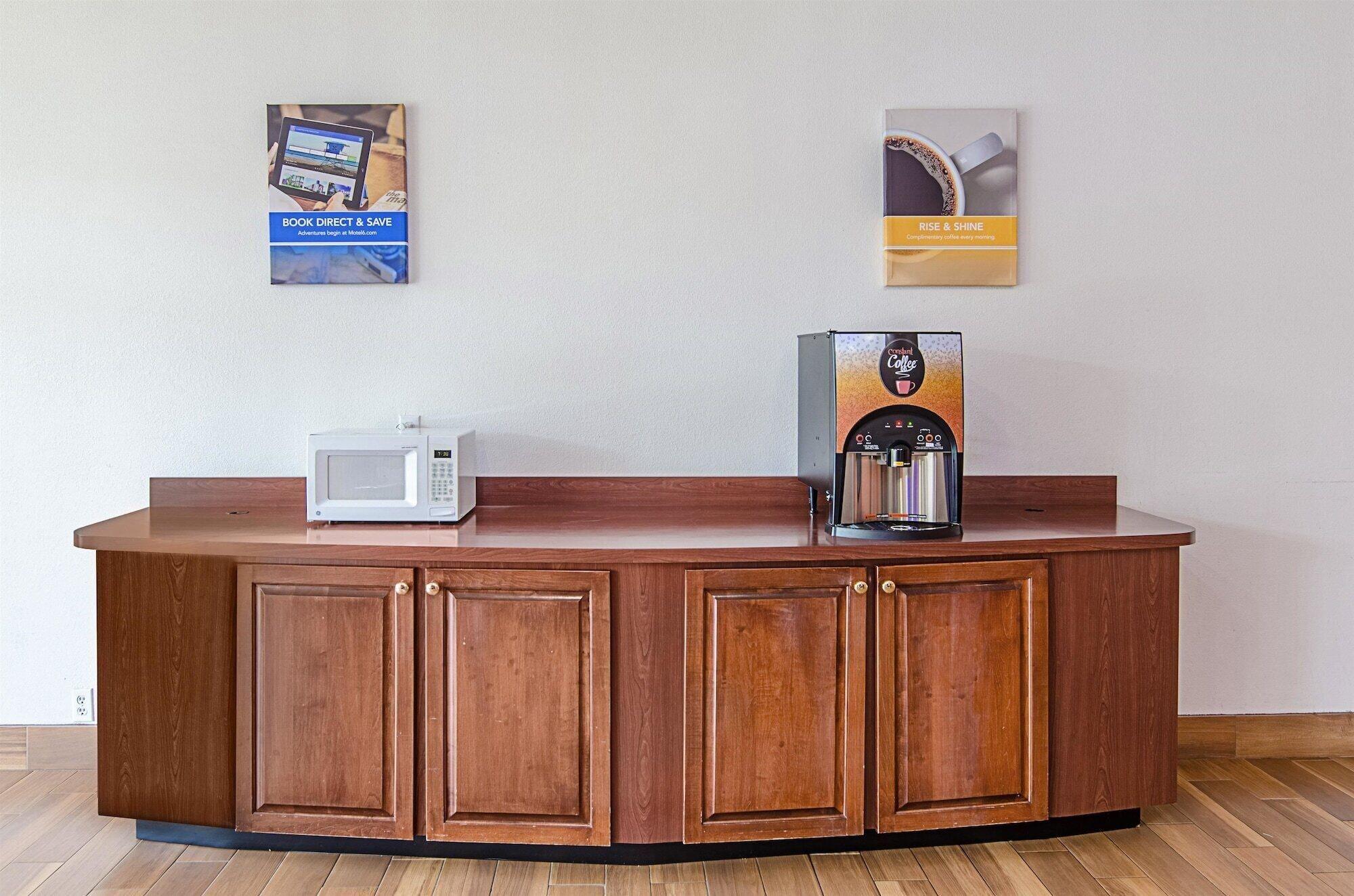 Bar/Salón Motel 6 Staunton, VA