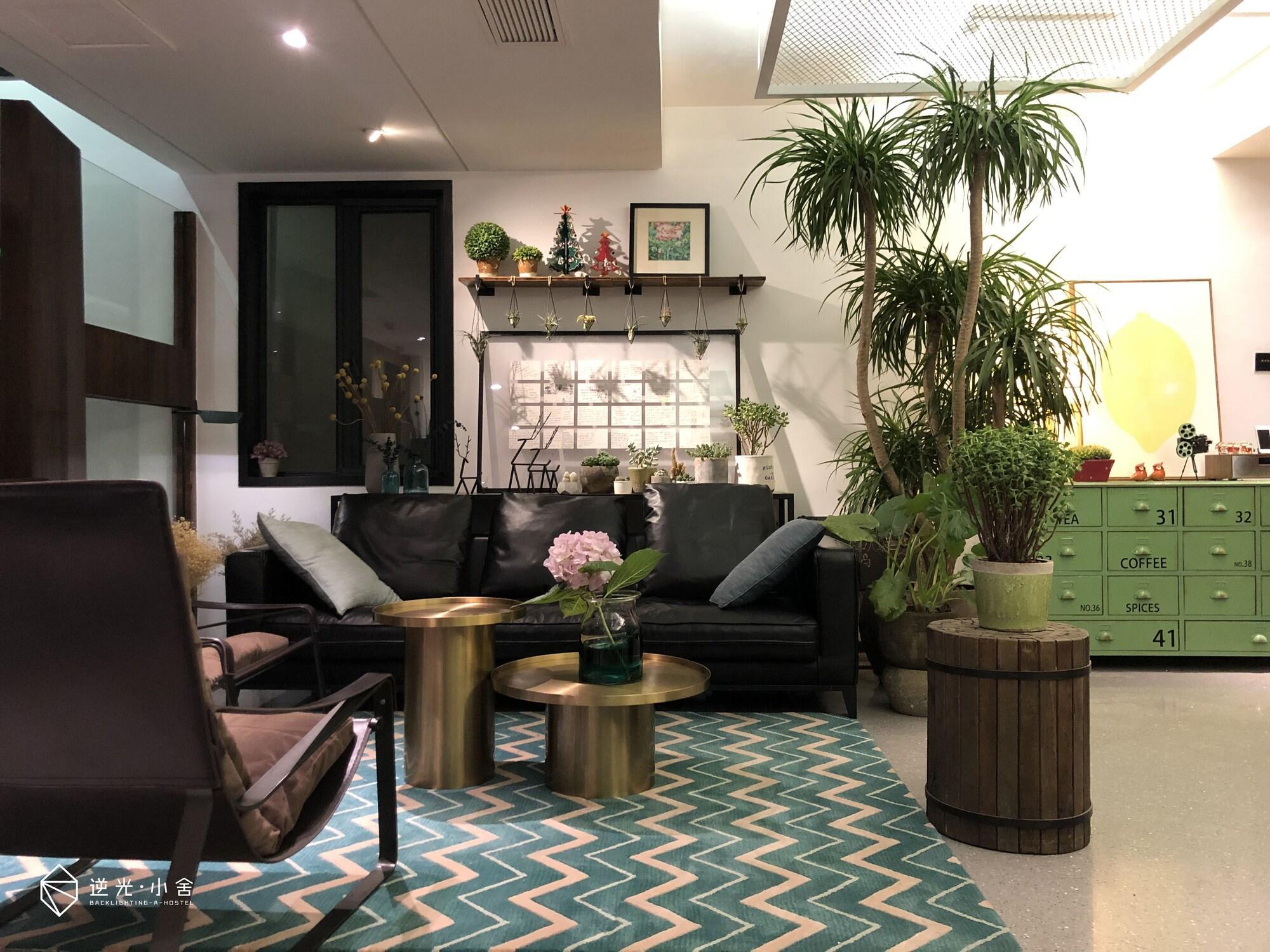 Varios Hangzhou Backlighting Inn