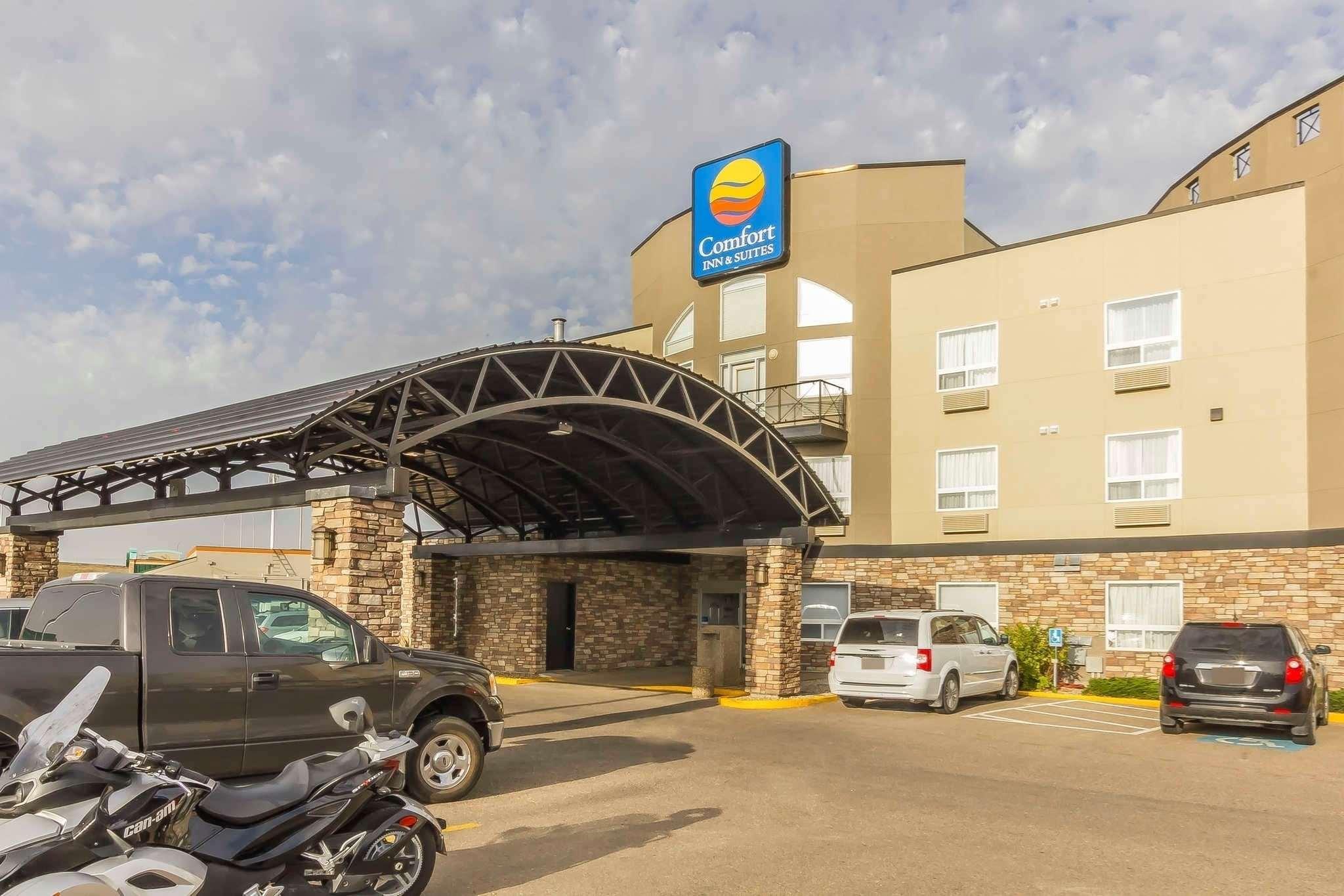 Vista Exterior Comfort Inn & Suites Medicine Hat
