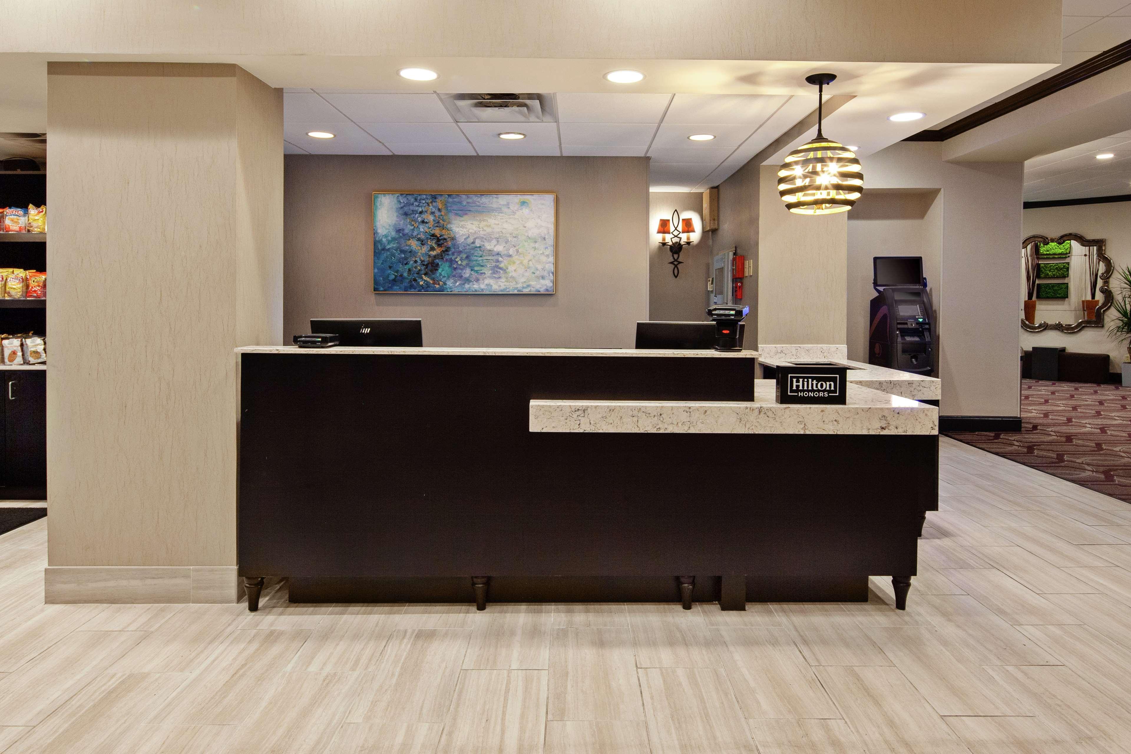 Vista Lobby DoubleTree by Hilton Hotel New Orleans Airport