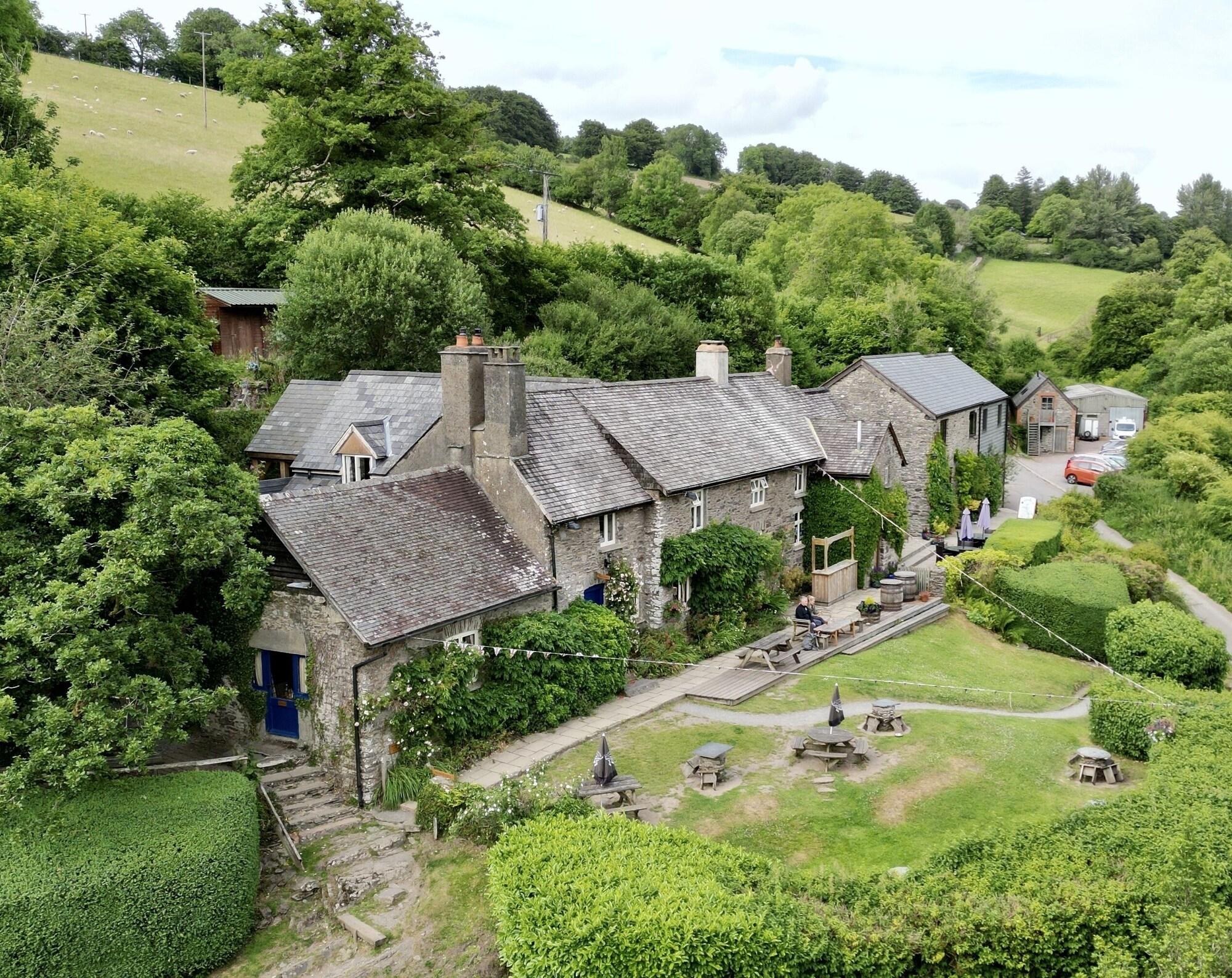 Varios Tarr Farm Inn