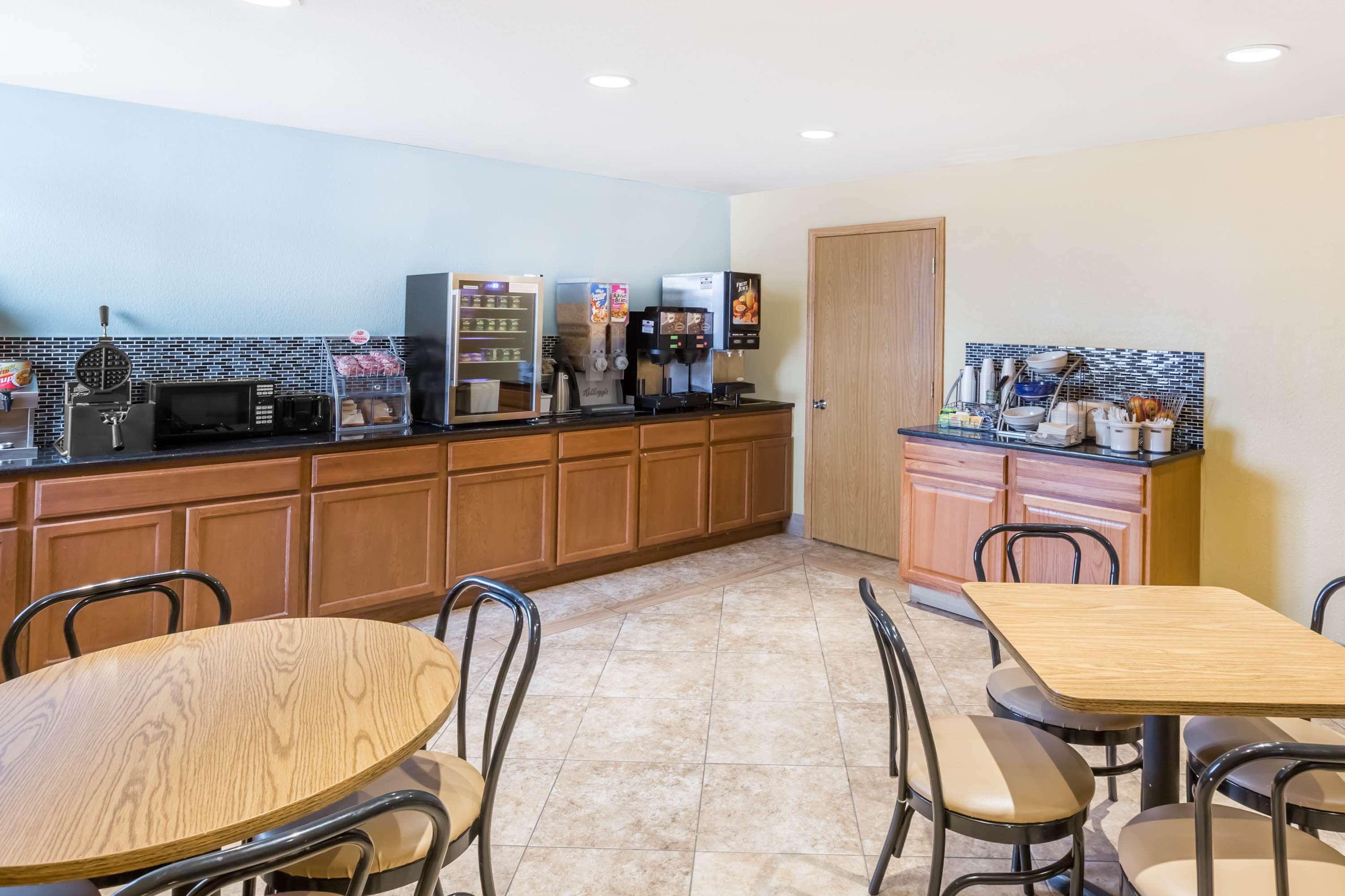 Restaurant Americas Best Value Inn - Wichita West / Airport