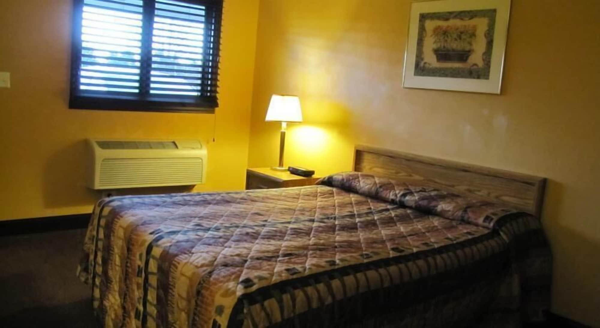 Varios Colonial Inn Motel