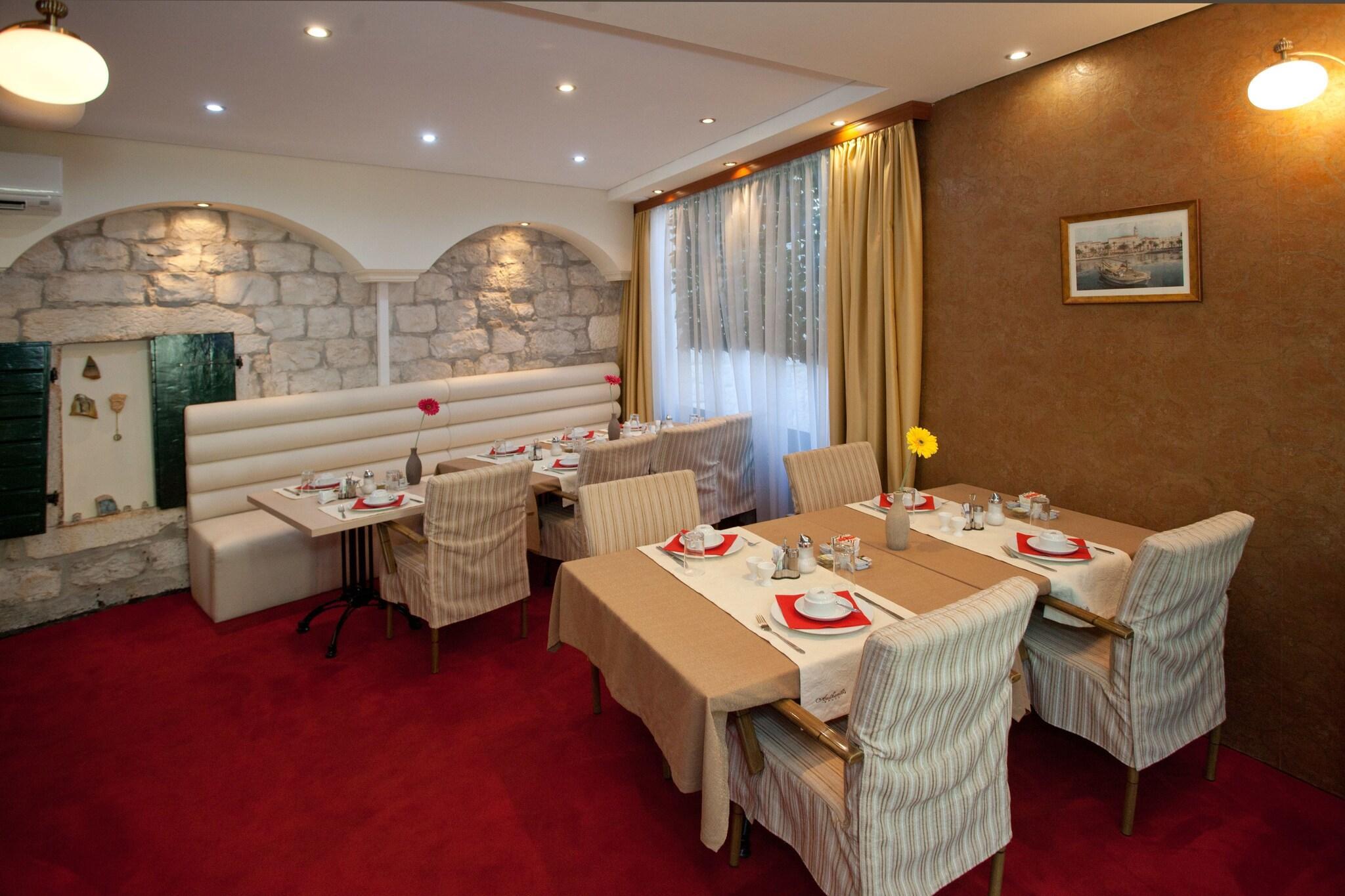 Vista Lobby Authentic Luxury Rooms