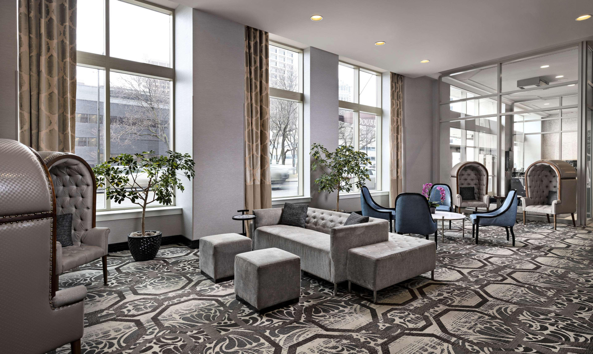 Vista Lobby DoubleTree Suites by Hilton Hotel Detroit Downtown - Fort Shelby