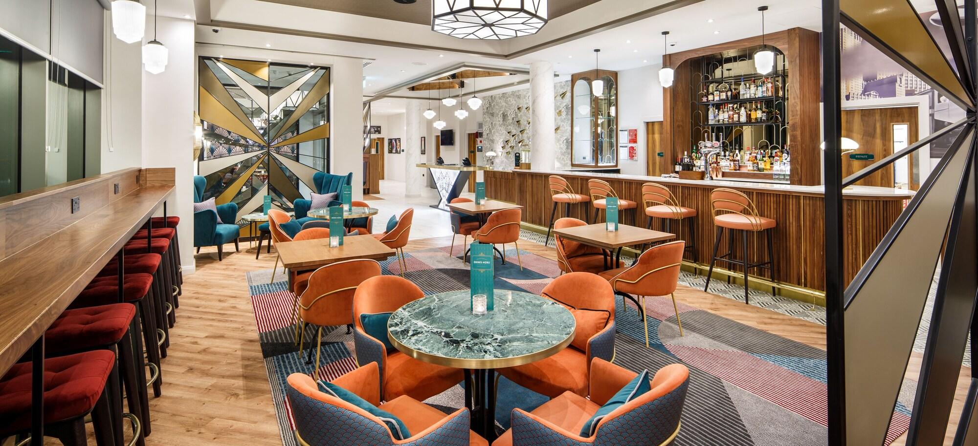 Bar/Salón Ibis Styles London Heathrow East